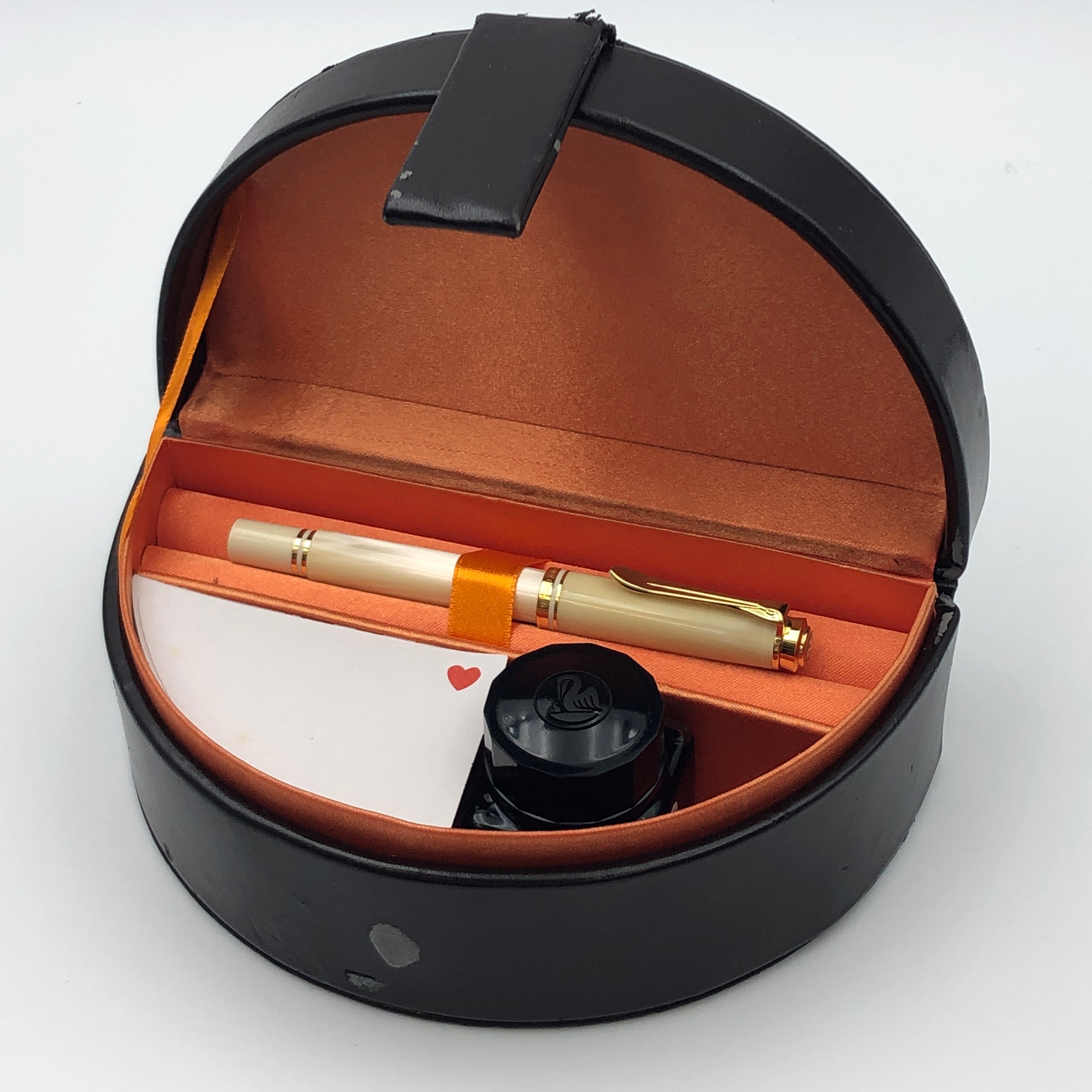 【送料無料】_Pelikan _(ペリカン)_万年筆 M320_ スーベレーン パールホワイト 特別生産品 _14C-585 F GERMANY _中古品