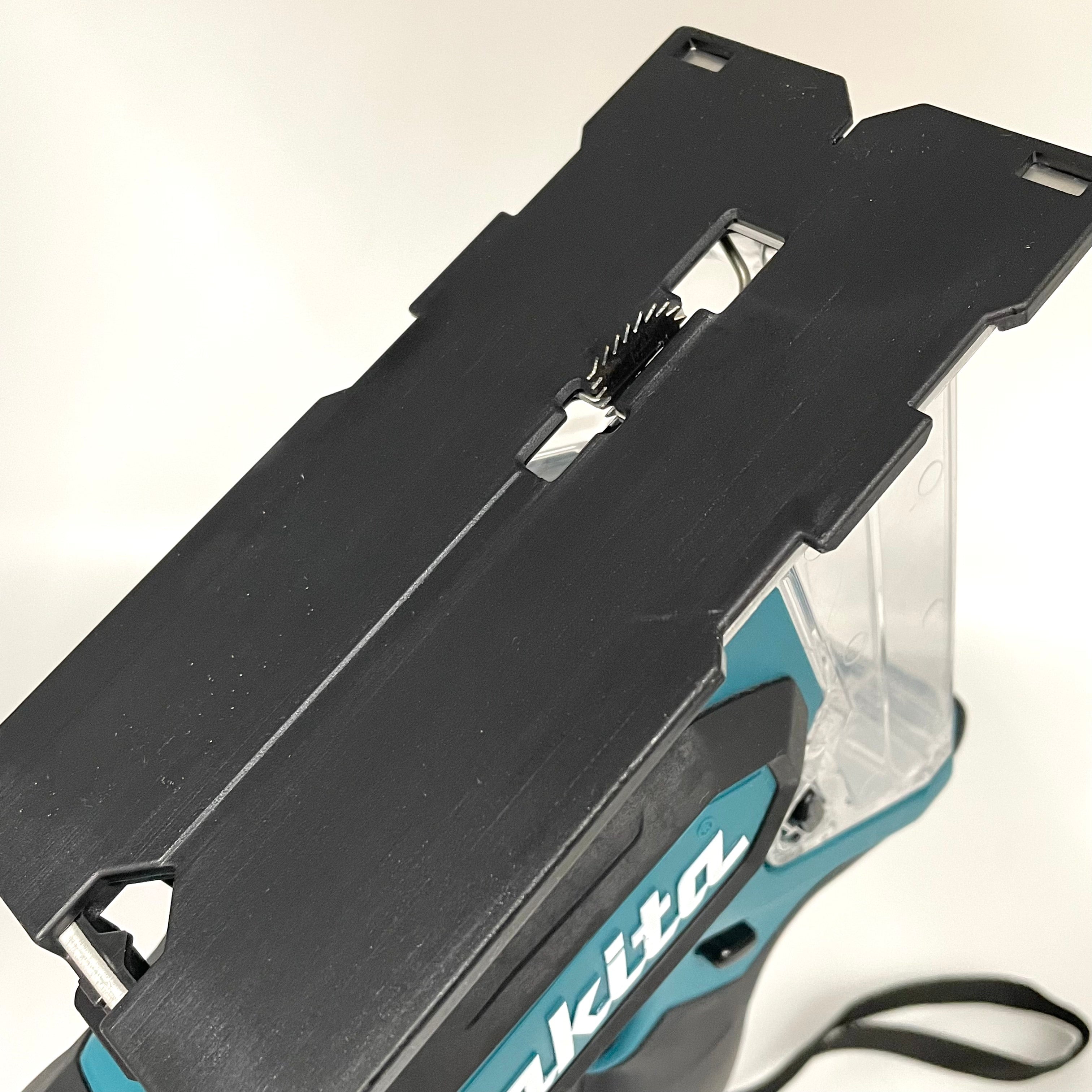 【送料無料】_ makita_(マキタ)_充電式ボードカッタ_SD180DZ(バッテリ.充電器別売)_中古品