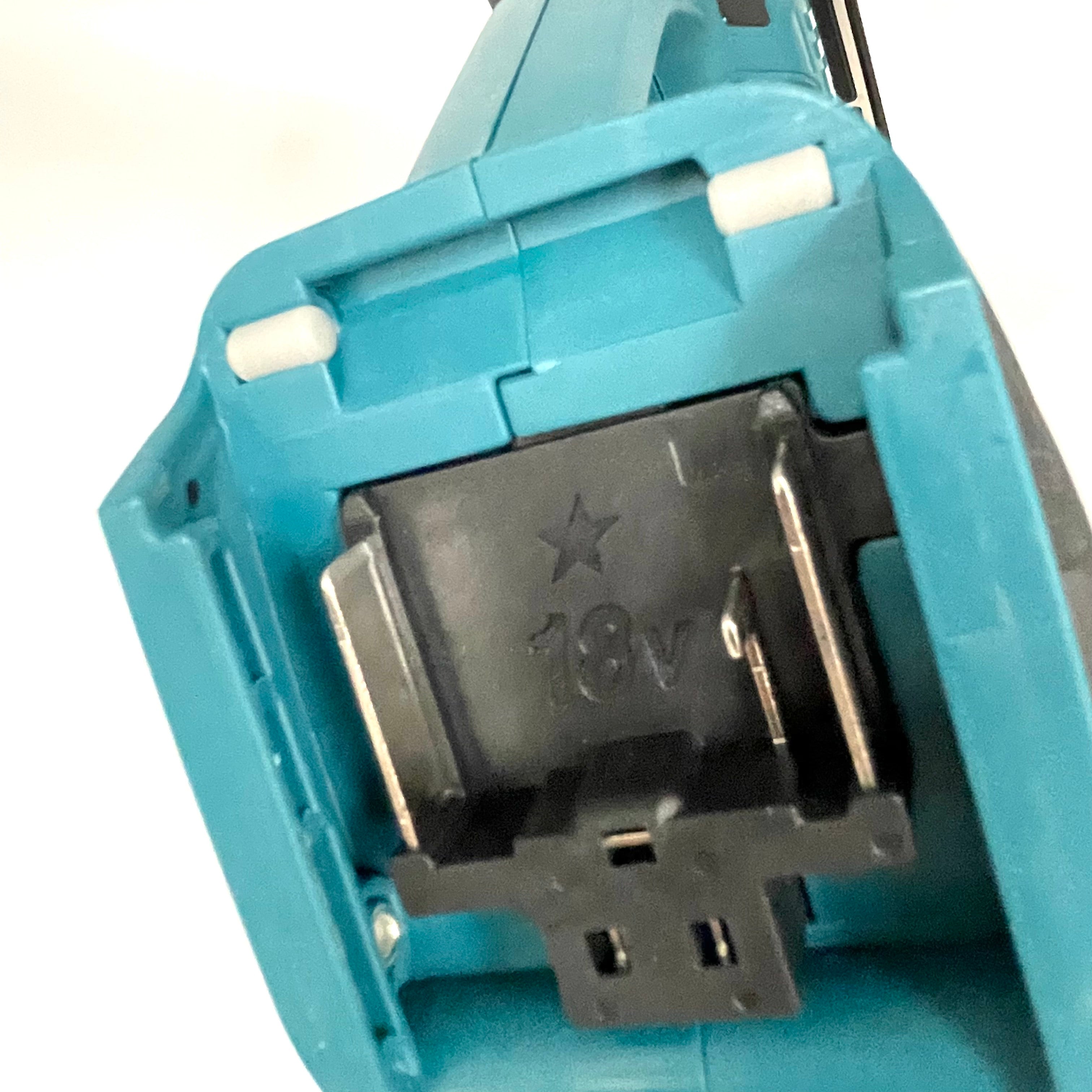 【送料無料】_ makita_(マキタ)_充電式ボードカッタ_SD180DZ(バッテリ.充電器別売)_中古品