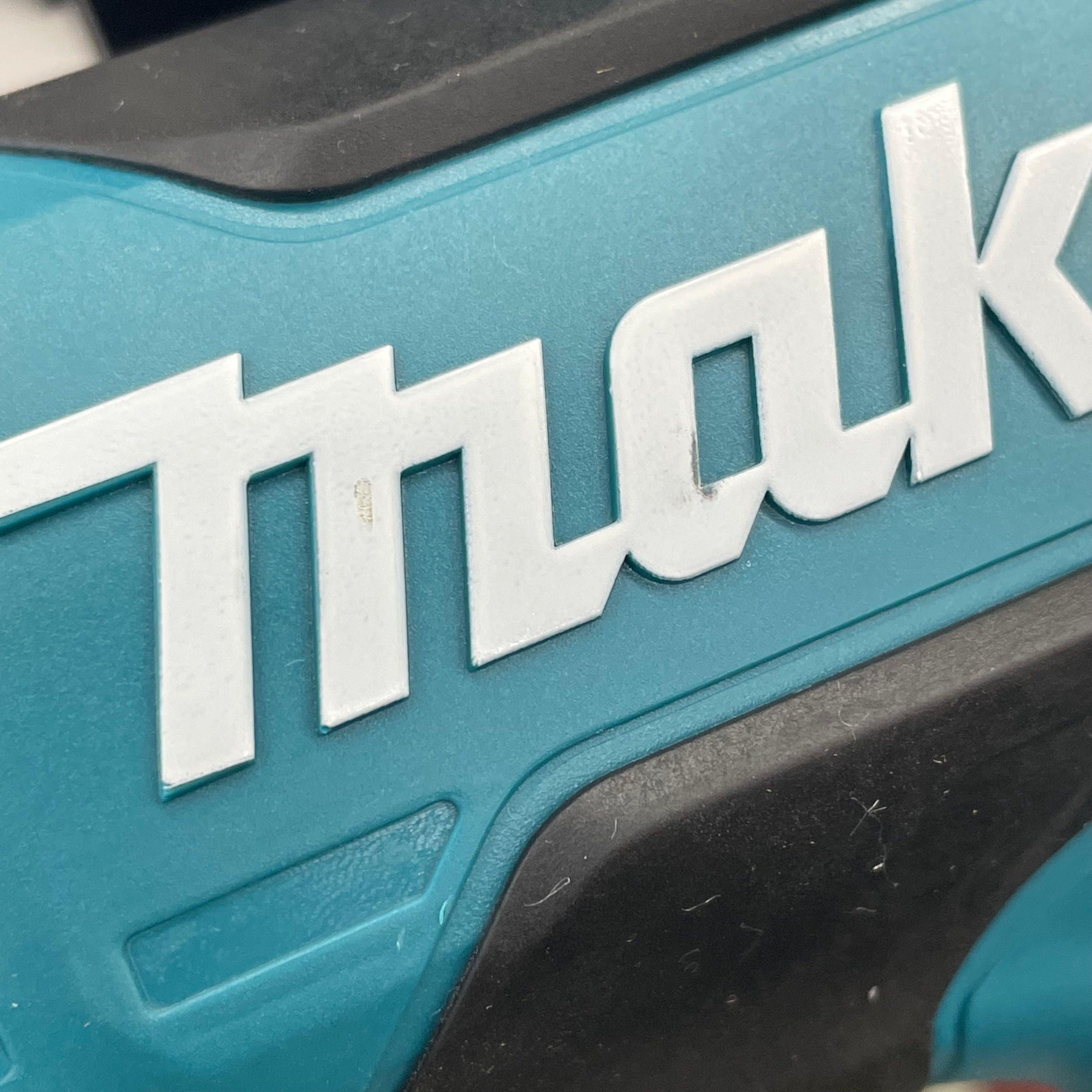 【送料無料】_ makita_(マキタ)_充電式ボードカッタ_SD180DZ(バッテリ.充電器別売)_中古品