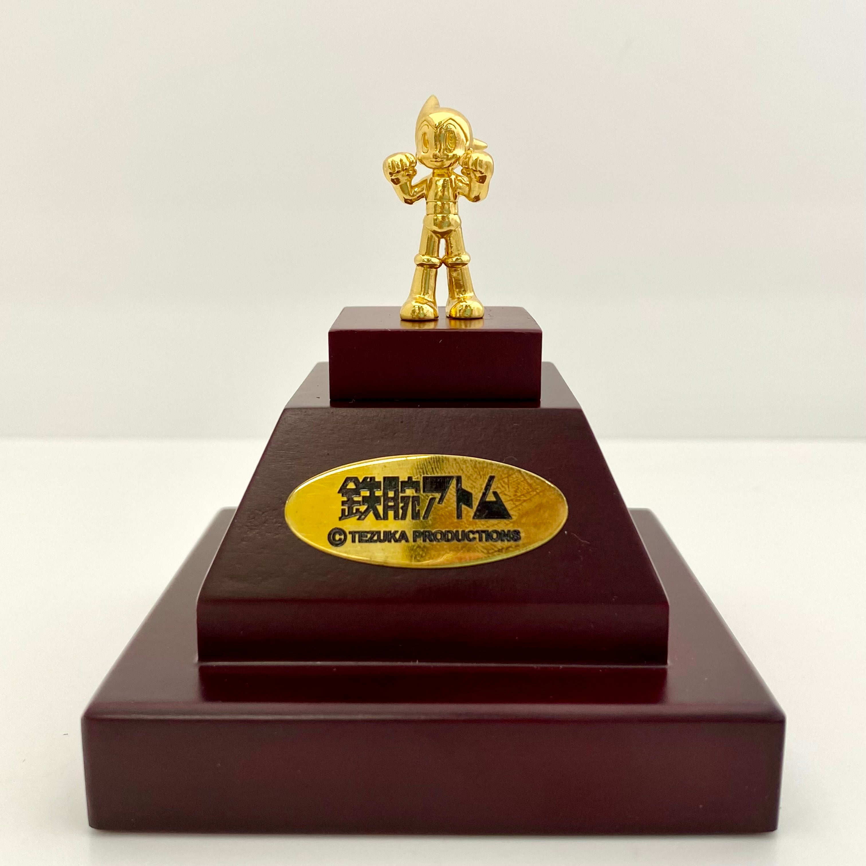 【送料無料】手塚プロダクション_手塚治虫 生誕90周年記念_鉄腕アトム K24 純金フィギュア_90体限定 ディスプレイフレーム付き_中古品