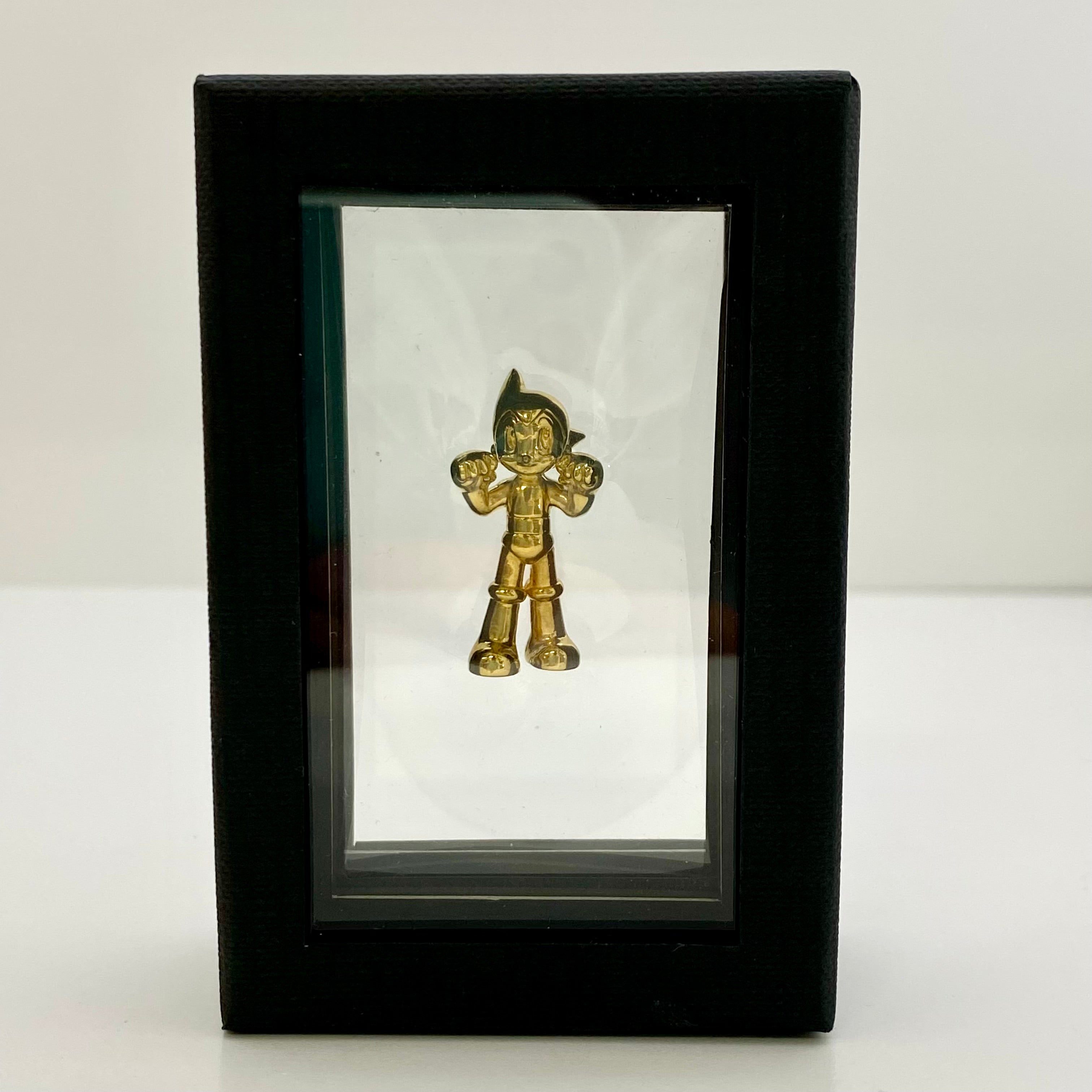 【送料無料】手塚プロダクション_手塚治虫 生誕90周年記念_鉄腕アトム K24 純金フィギュア_90体限定 ディスプレイフレーム付き_中古品