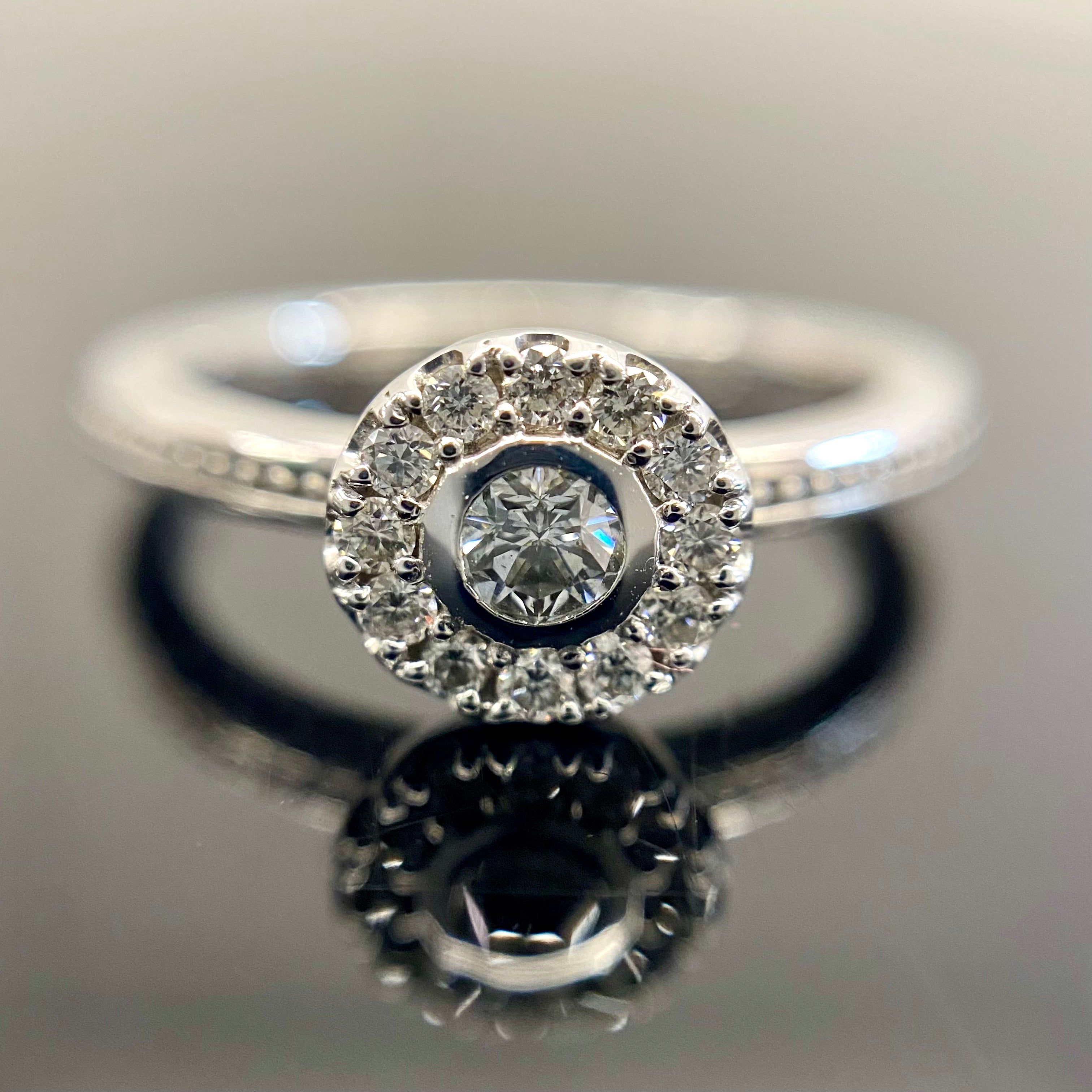 【送料無料】_ ノンブランド_K18WG _ ダイヤモンドリング_ 0.106ct/0.10ct 4.1g #11_ 中古品