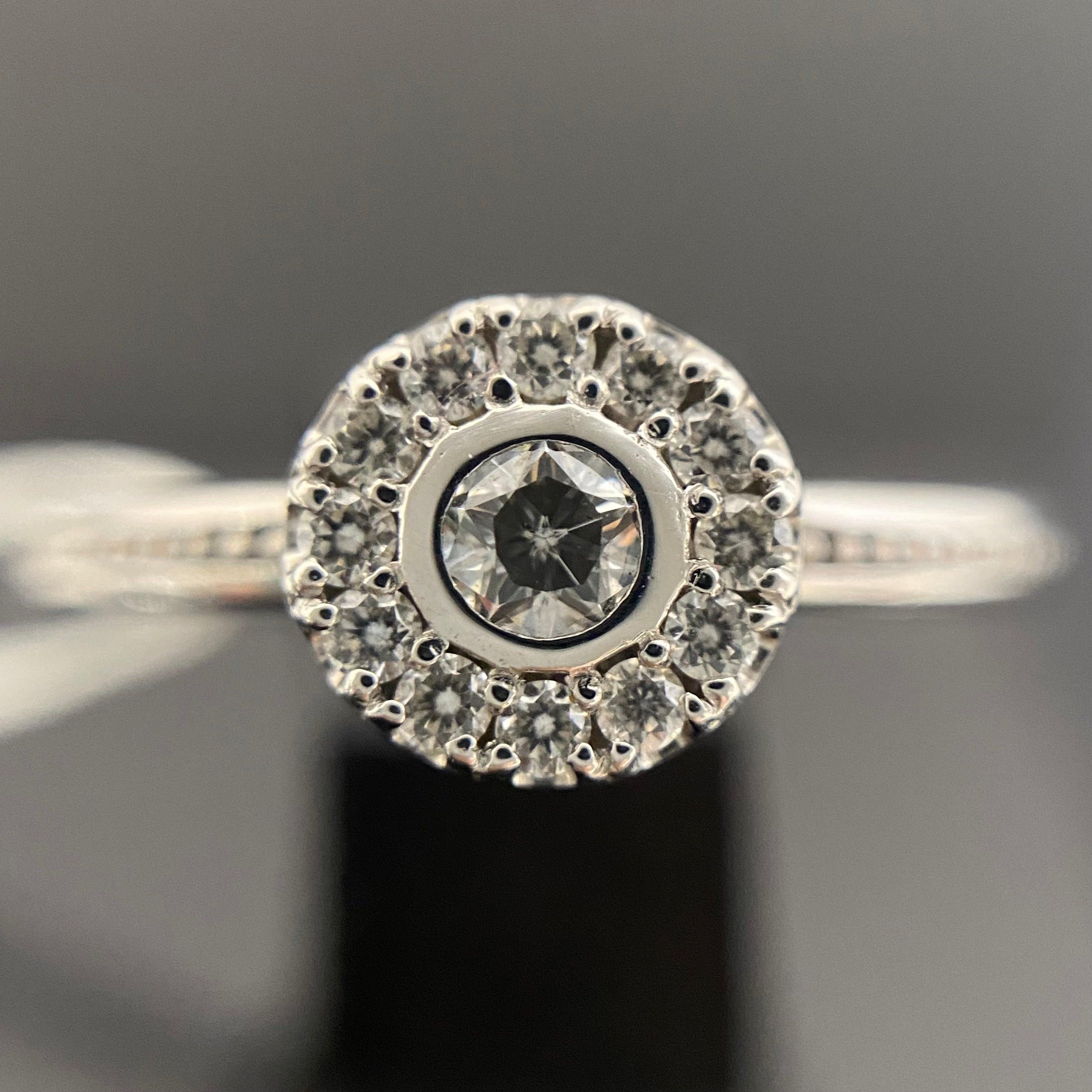 【送料無料】_ ノンブランド_K18WG _ ダイヤモンドリング_ 0.106ct/0.10ct 4.1g #11_ 中古品