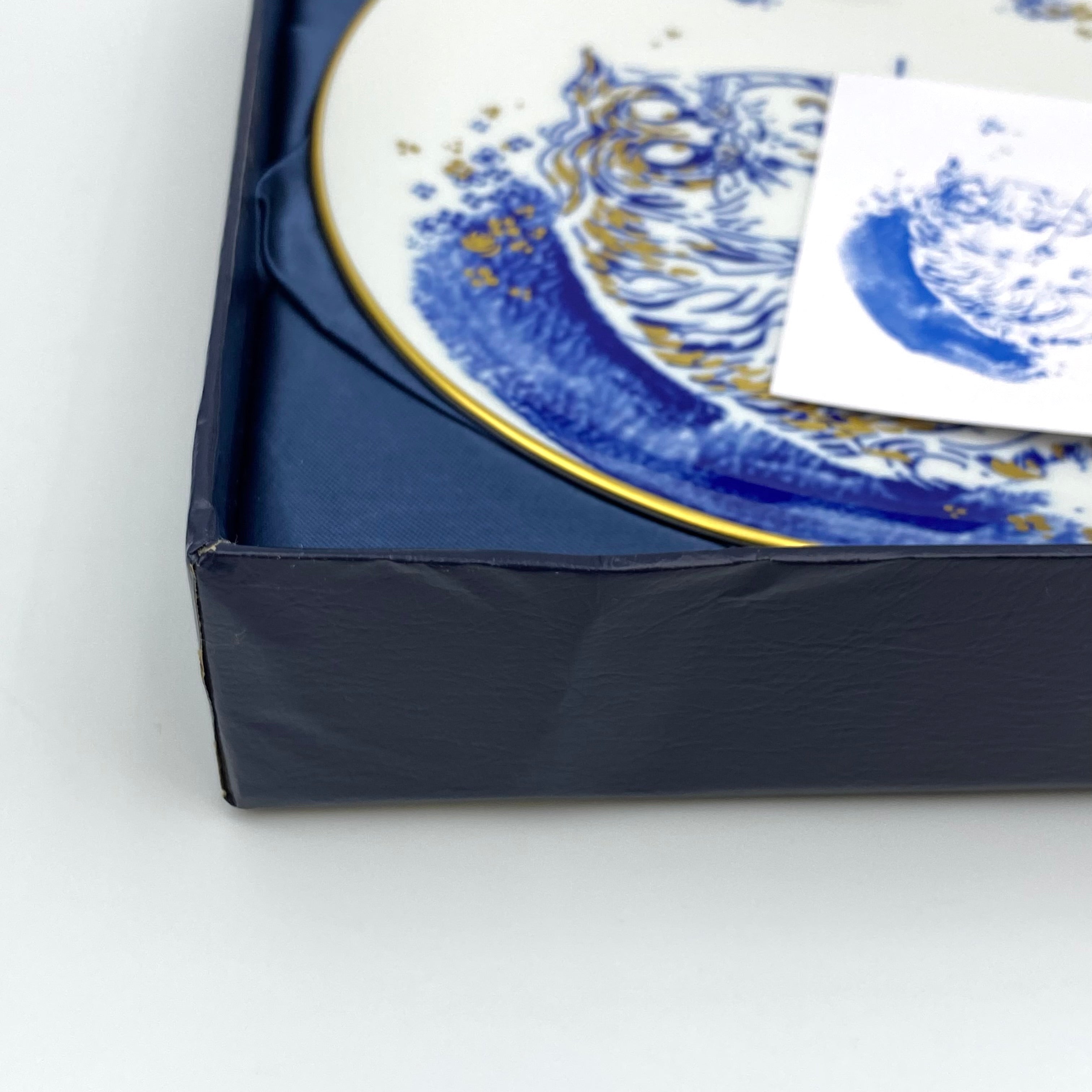【送料無料】_Meissen_(マイセン)_干支プレート 1998年 虎_「ほろ酔い気分で楽器を弾く動物」_中古品