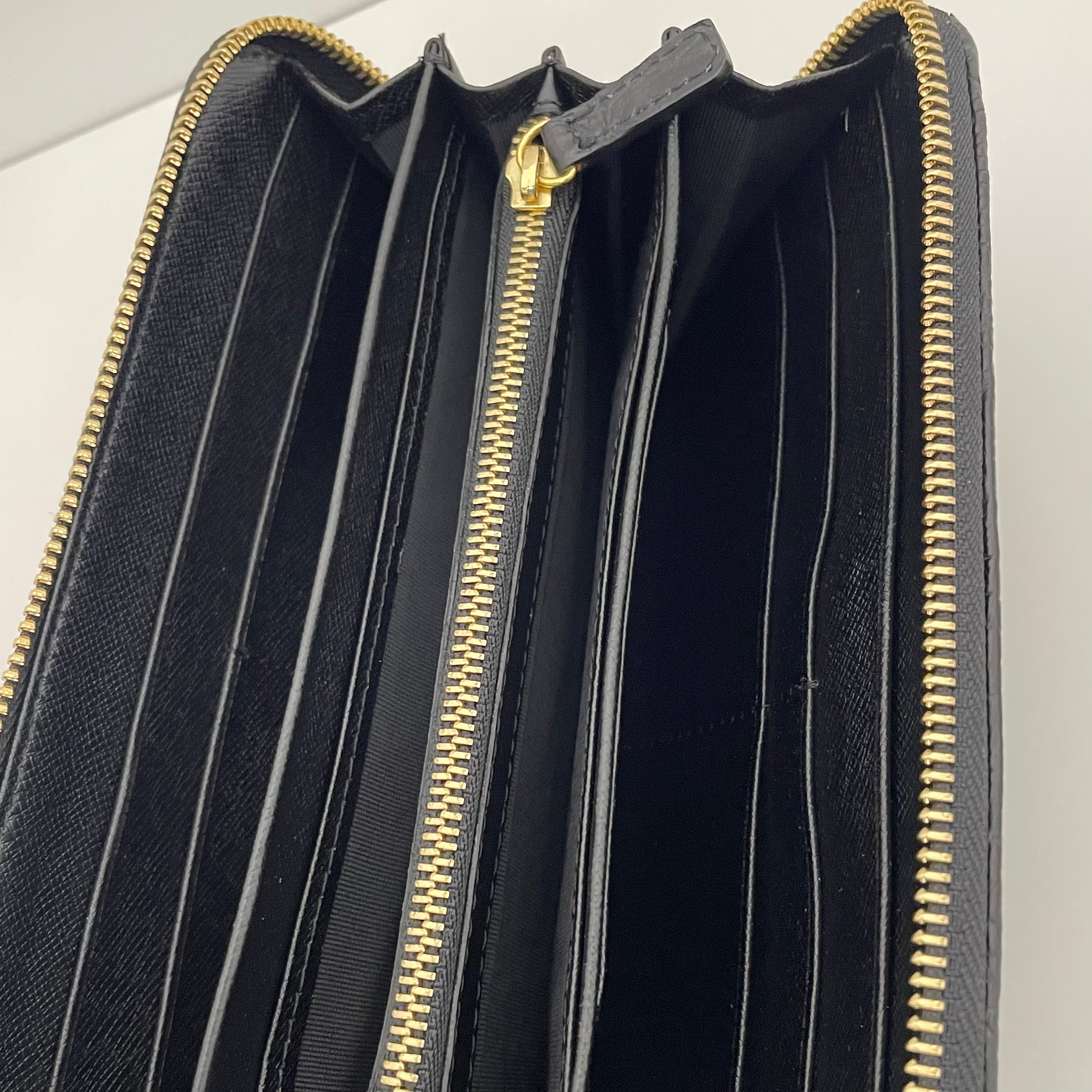【送料無料】_ レザージュエルズ _クロコダイル _ラウンド長財布 _中古品