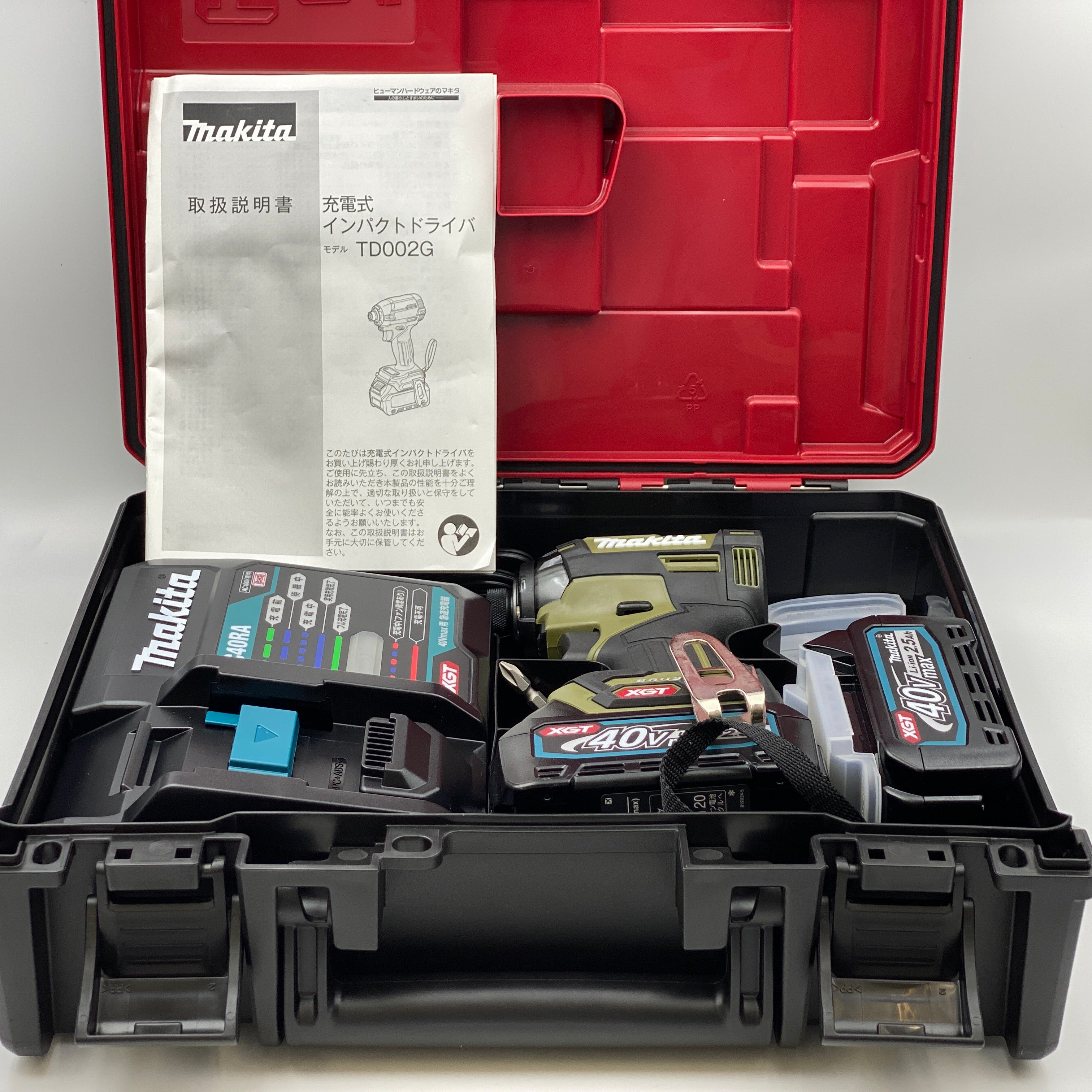 【送料無料】_makita_(マキタ)_充電式インパクトドライバ _TD002GRDXO(オリーブ)_ 40V 2.5Ah (バッテリBL4025×2本)_充電器DC40RA・ケース付_未使用品