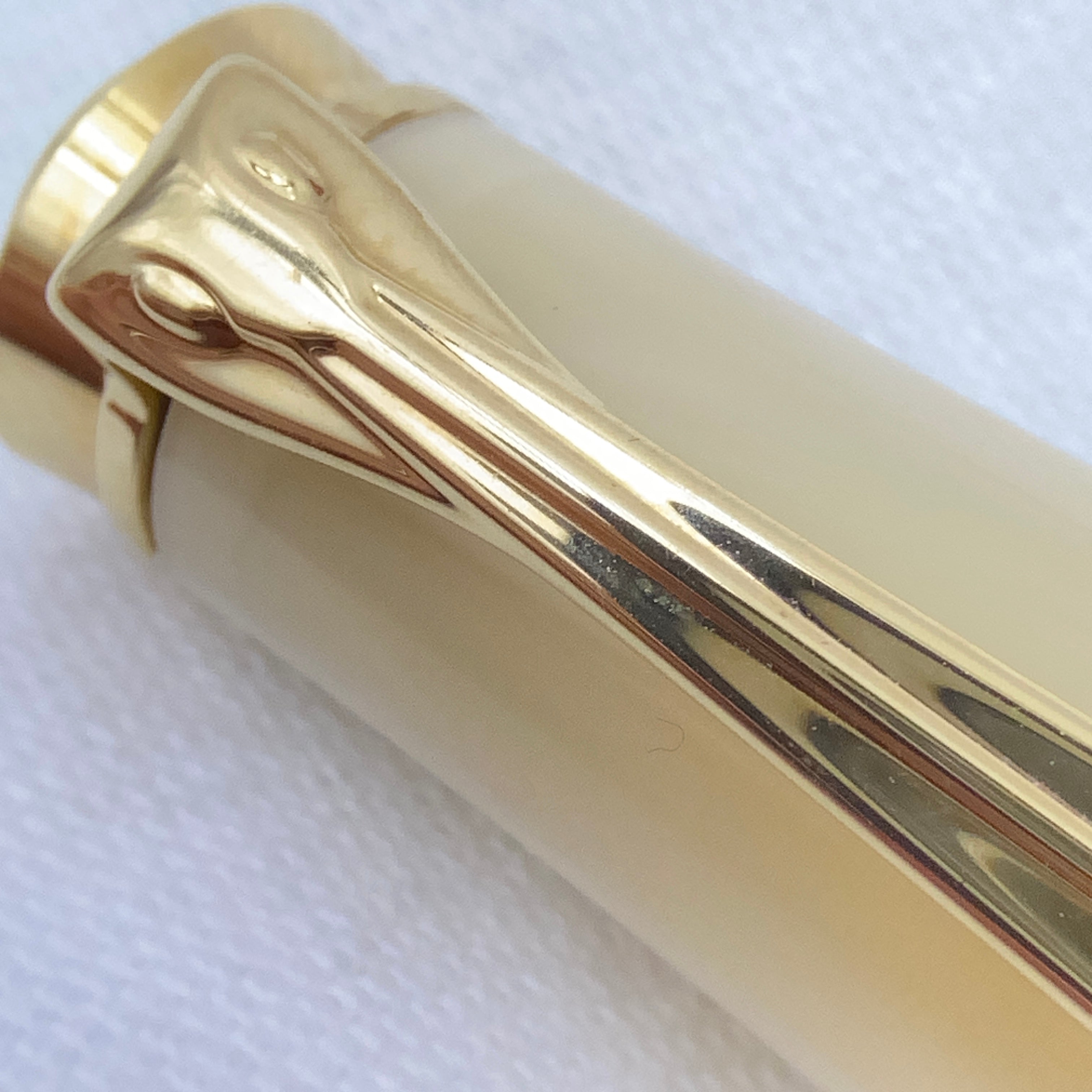 【送料無料】_Pelikan _(ペリカン)_万年筆 M320_ スーベレーン パールホワイト 特別生産品 _14C-585 F GERMANY _中古品