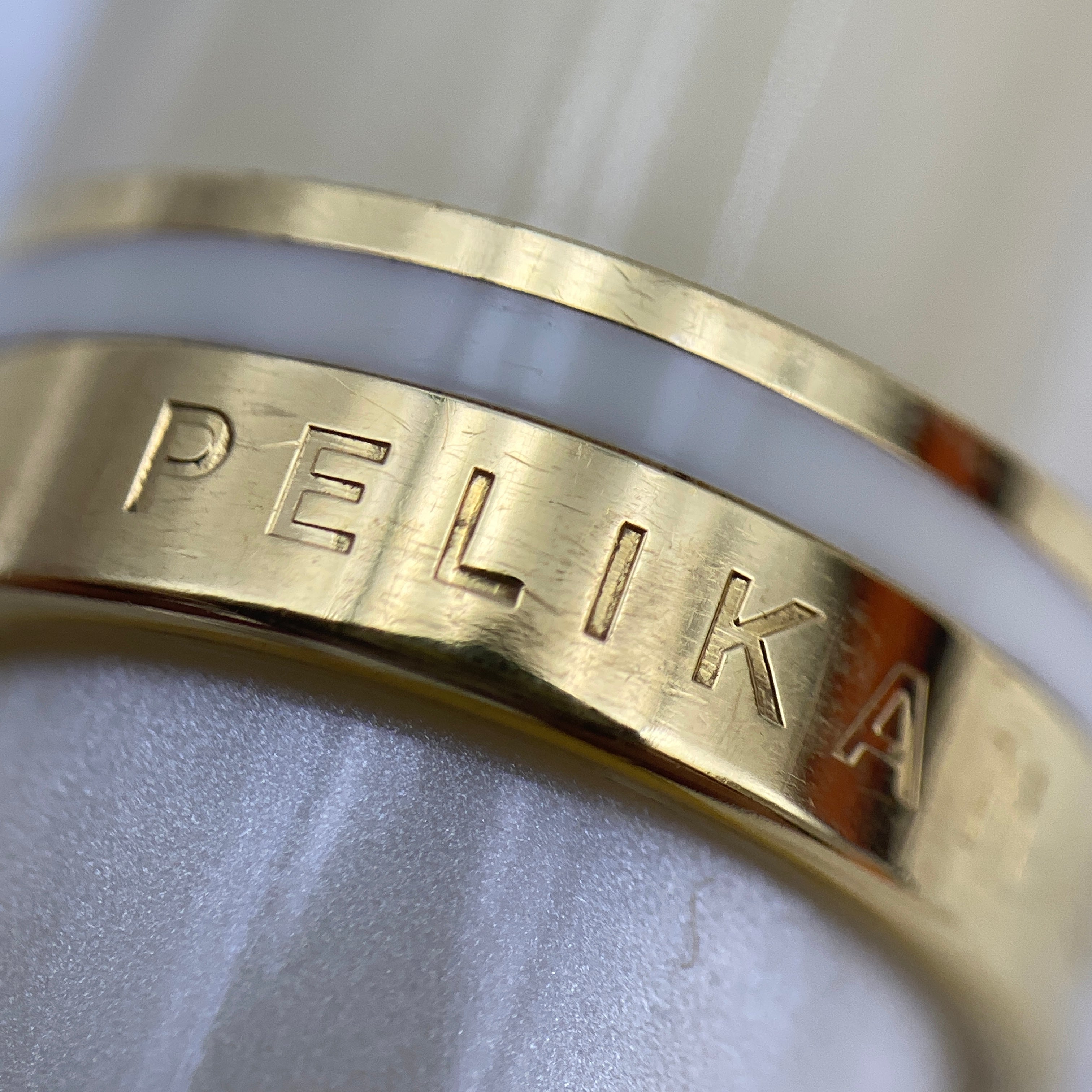 【送料無料】_Pelikan _(ペリカン)_万年筆 M320_ スーベレーン パールホワイト 特別生産品 _14C-585 F GERMANY _中古品