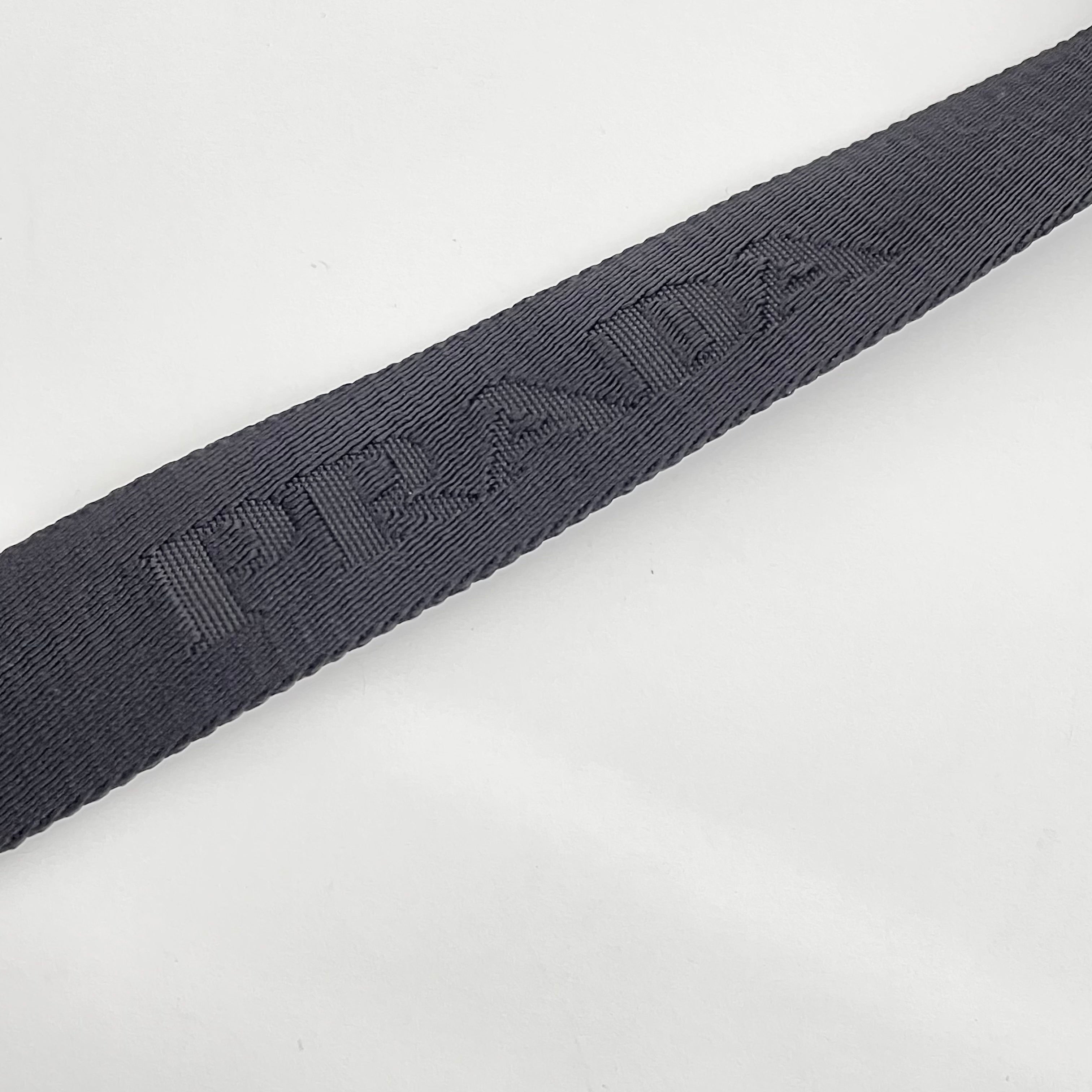 PRADA_（プラダ）_Re-Nylon _スマートフォンケース_2ZH155 _中古品