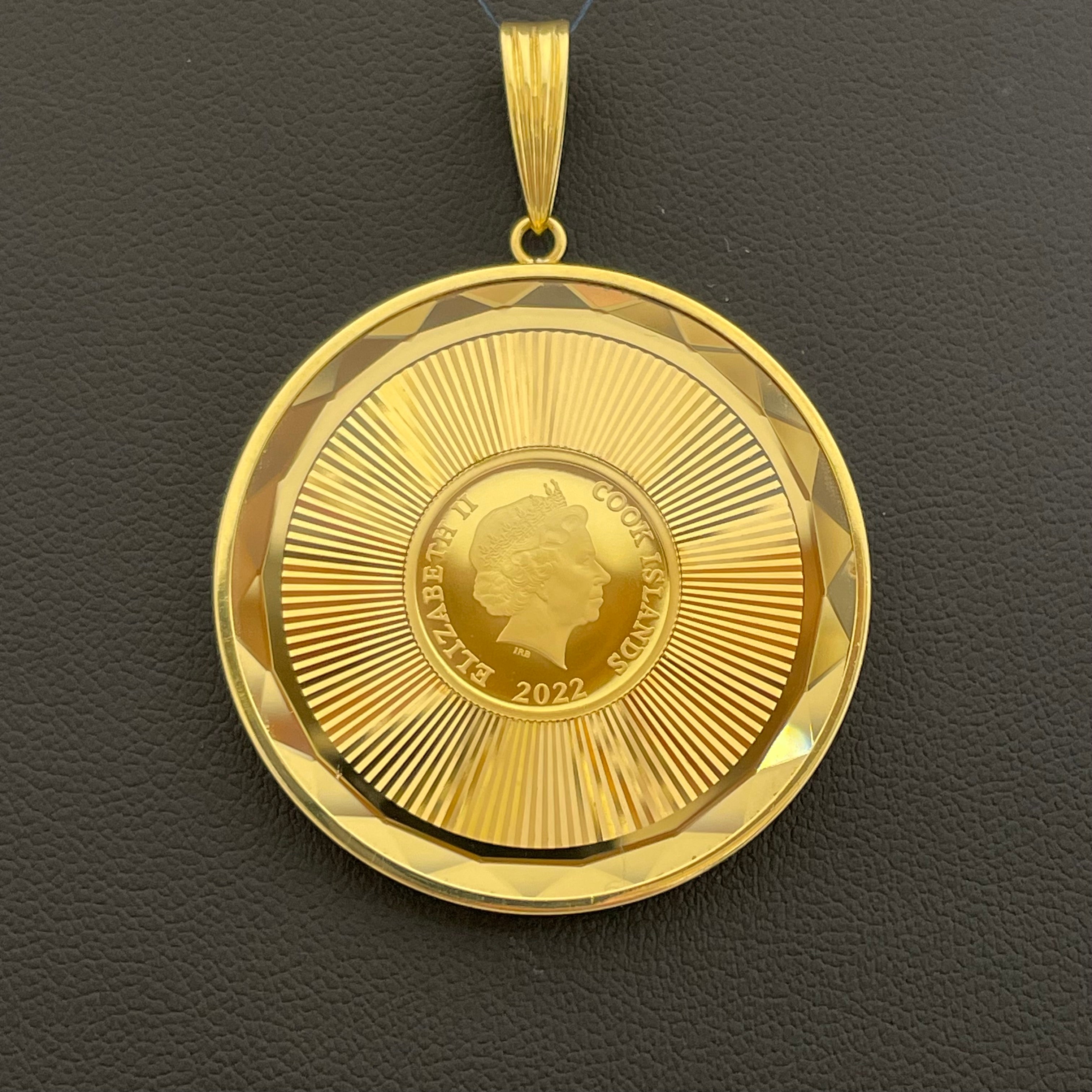 ノンブランド _クック諸島金貨 _ペンダントトップ _純金コイン1/20oz 枠K18_ ガラス/プレート込16.6g_中古品