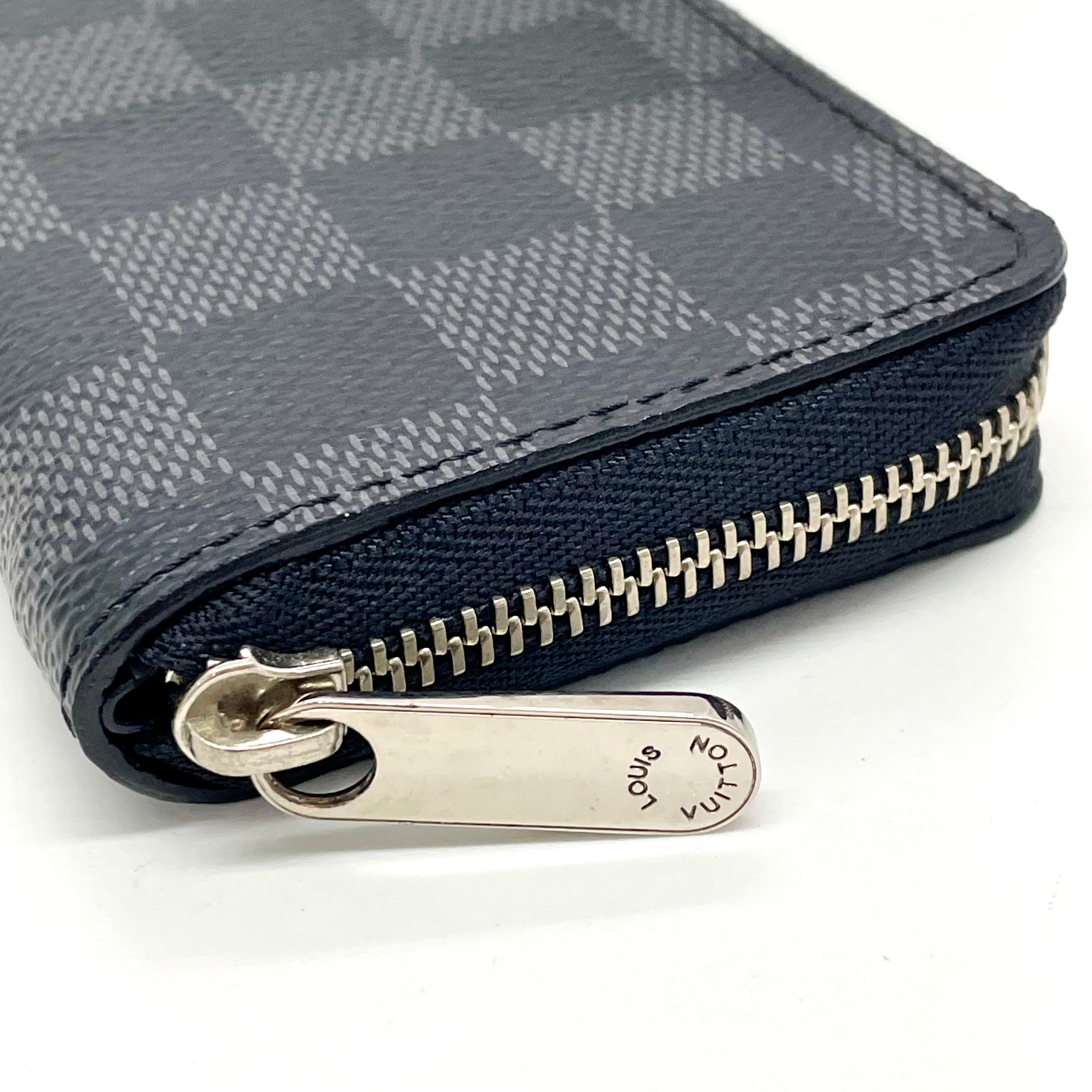 LOUIS VUITTON_（ルイヴィトン）_ダミエ グラフィット _ジッピー コインパース_ N63076 _中古品