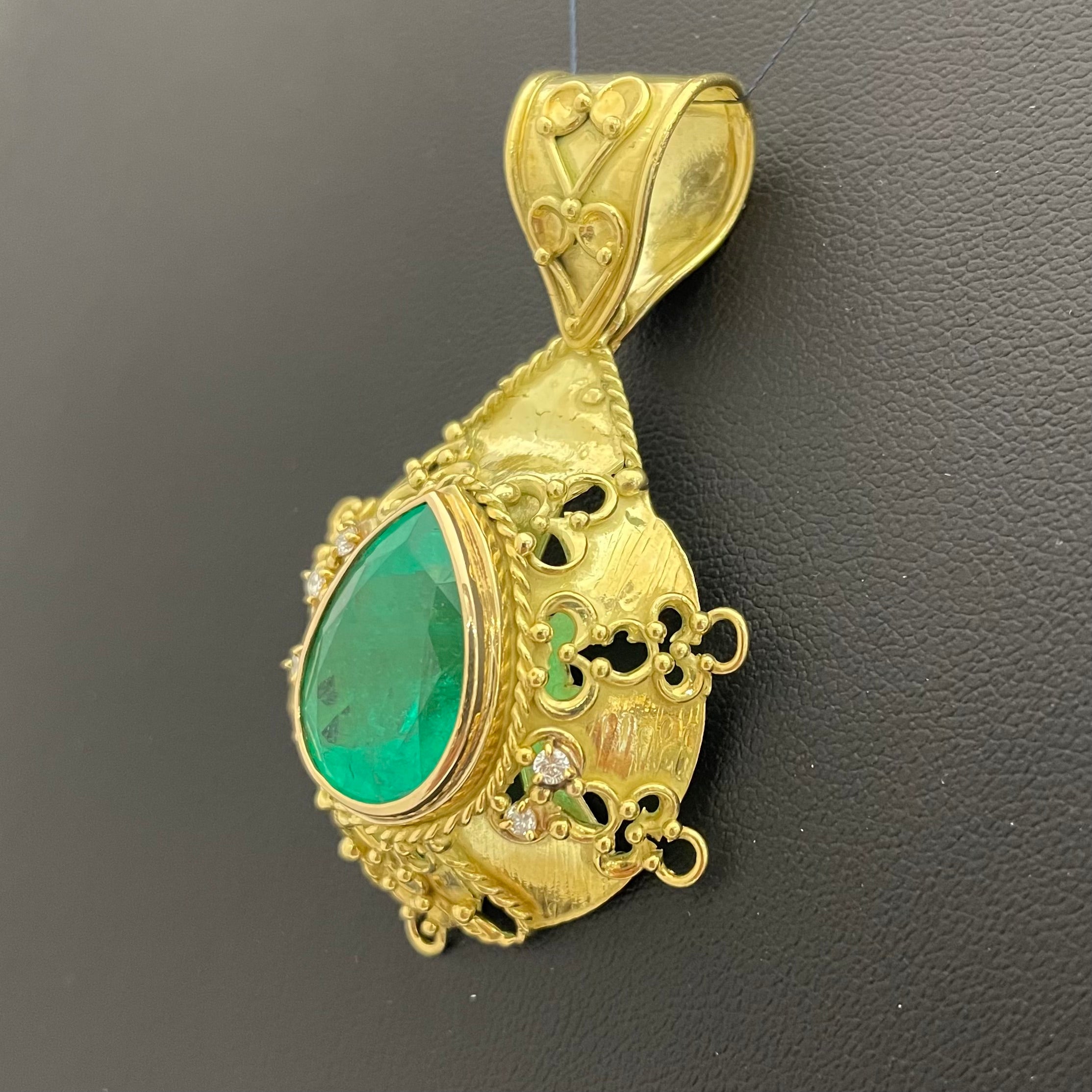 ノンブランド _750（K18）エメラルド _ペンダントトップ_E11.94ct/FD0.17ct/19.2g_中古品