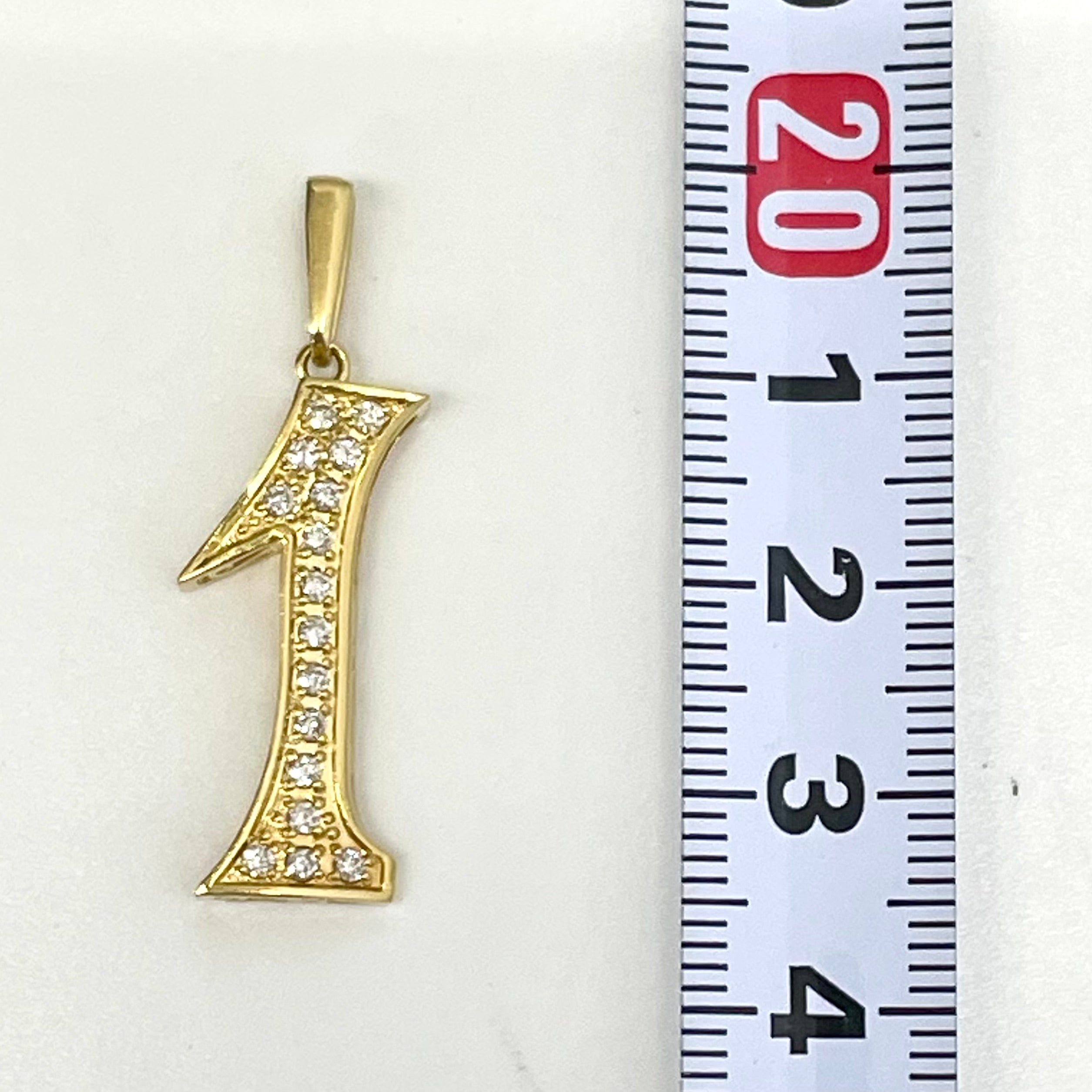 ノンブランド _K18/ダイヤモンド_数字ペンダントトップ_ 2.5g/FD0.26ct_ 中古品