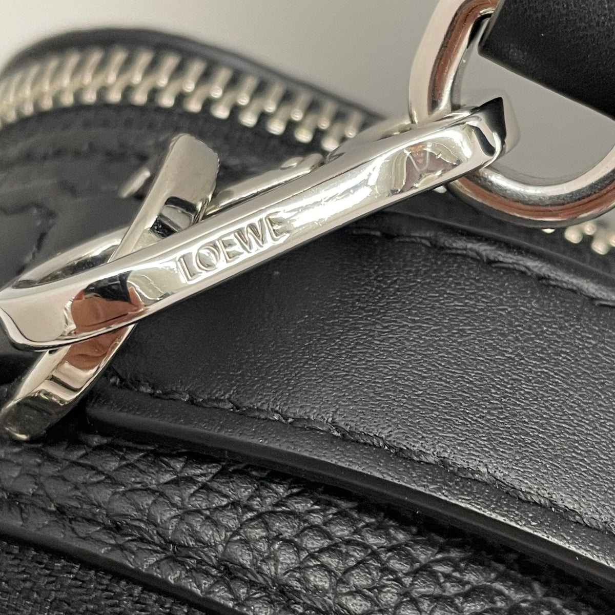 LOEWE_（ロエベ）_クロスボディ _カメラバッグ ミニ_中古品