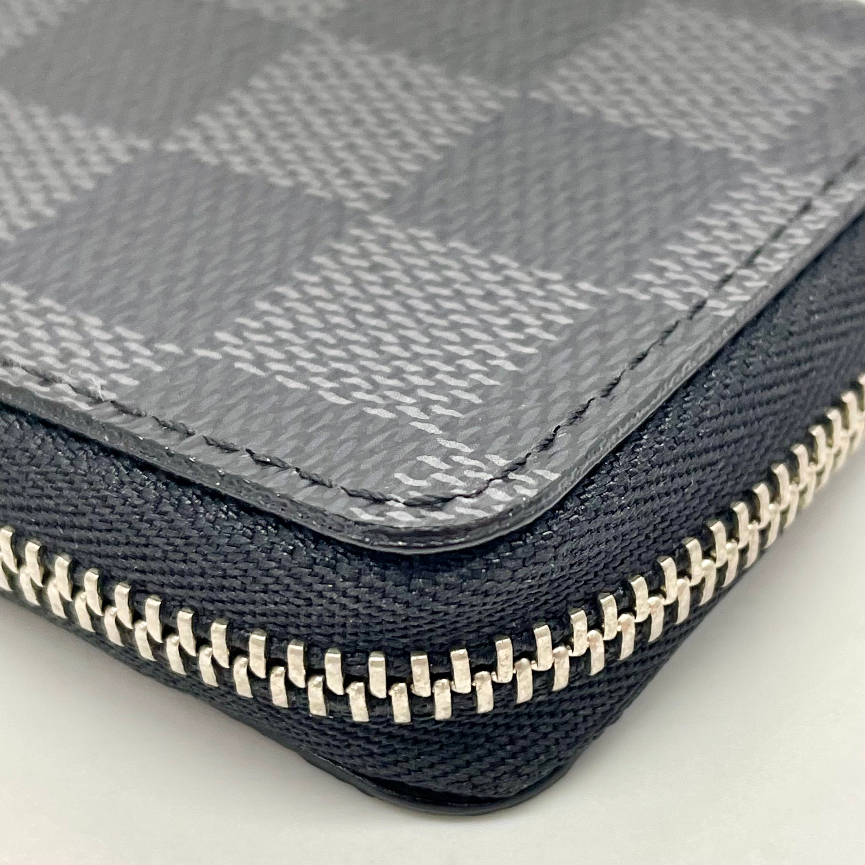 LOUIS VUITTON_（ルイヴィトン）_ダミエ グラフィット _ジッピー コインパース_ N63076 _中古品