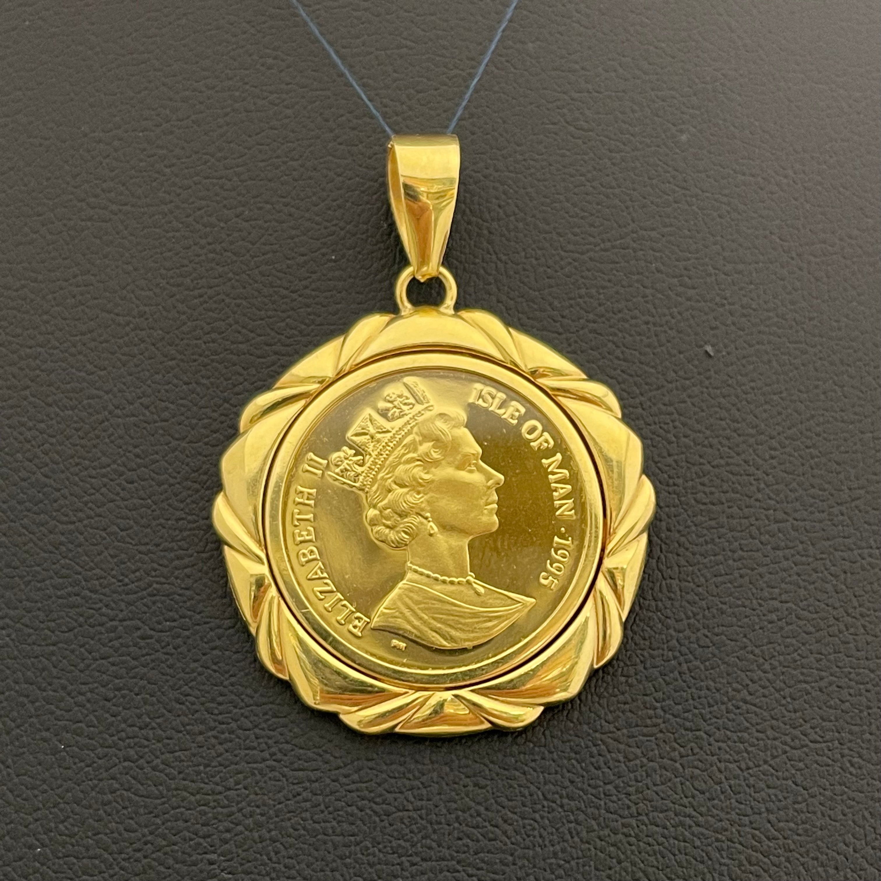 ノンブランド _マン島キャット金貨 _ペンダントトップ _純金コイン1/5oz 枠K18_ ガラス込10.6g_中古品