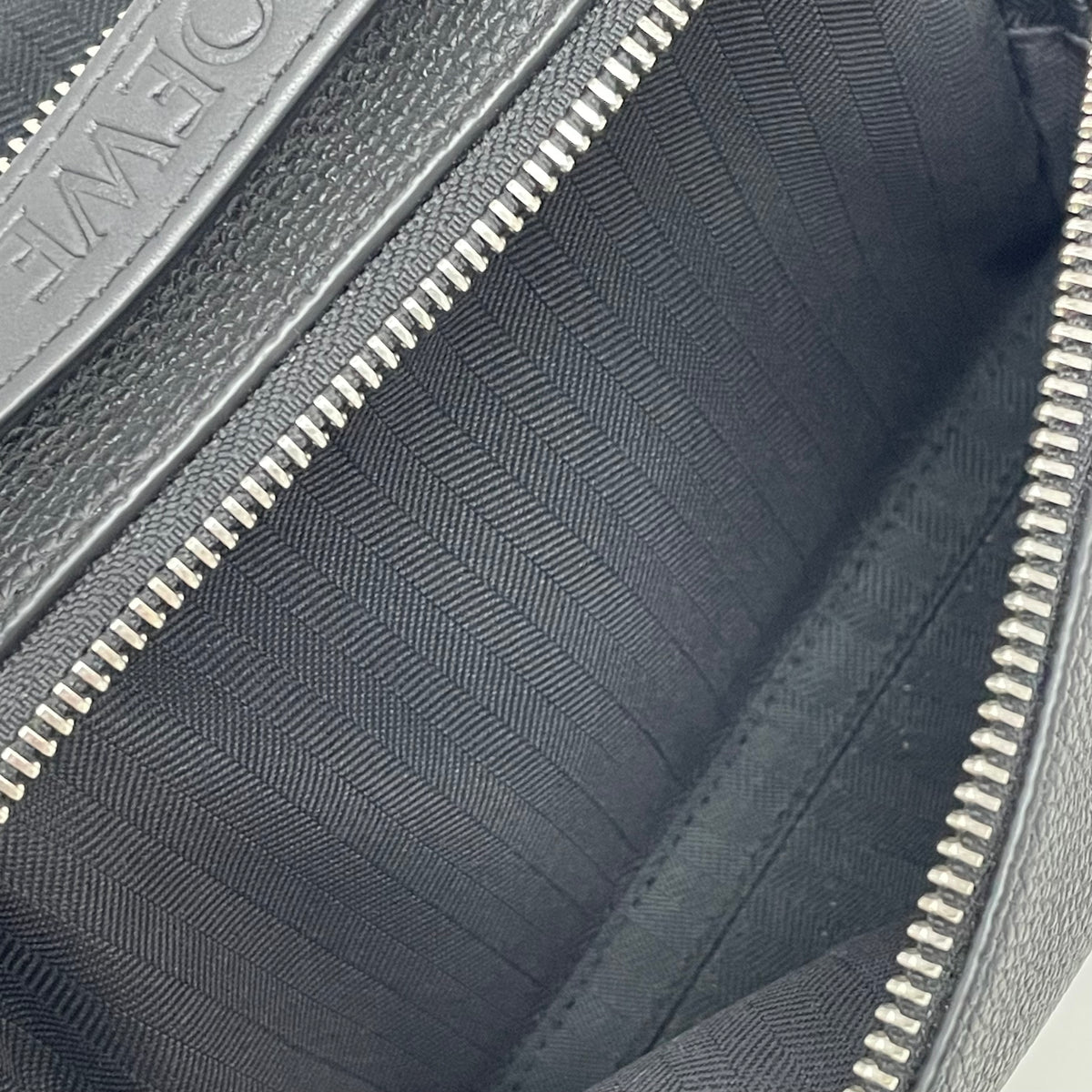 LOEWE_（ロエベ）_クロスボディ _カメラバッグ ミニ_中古品