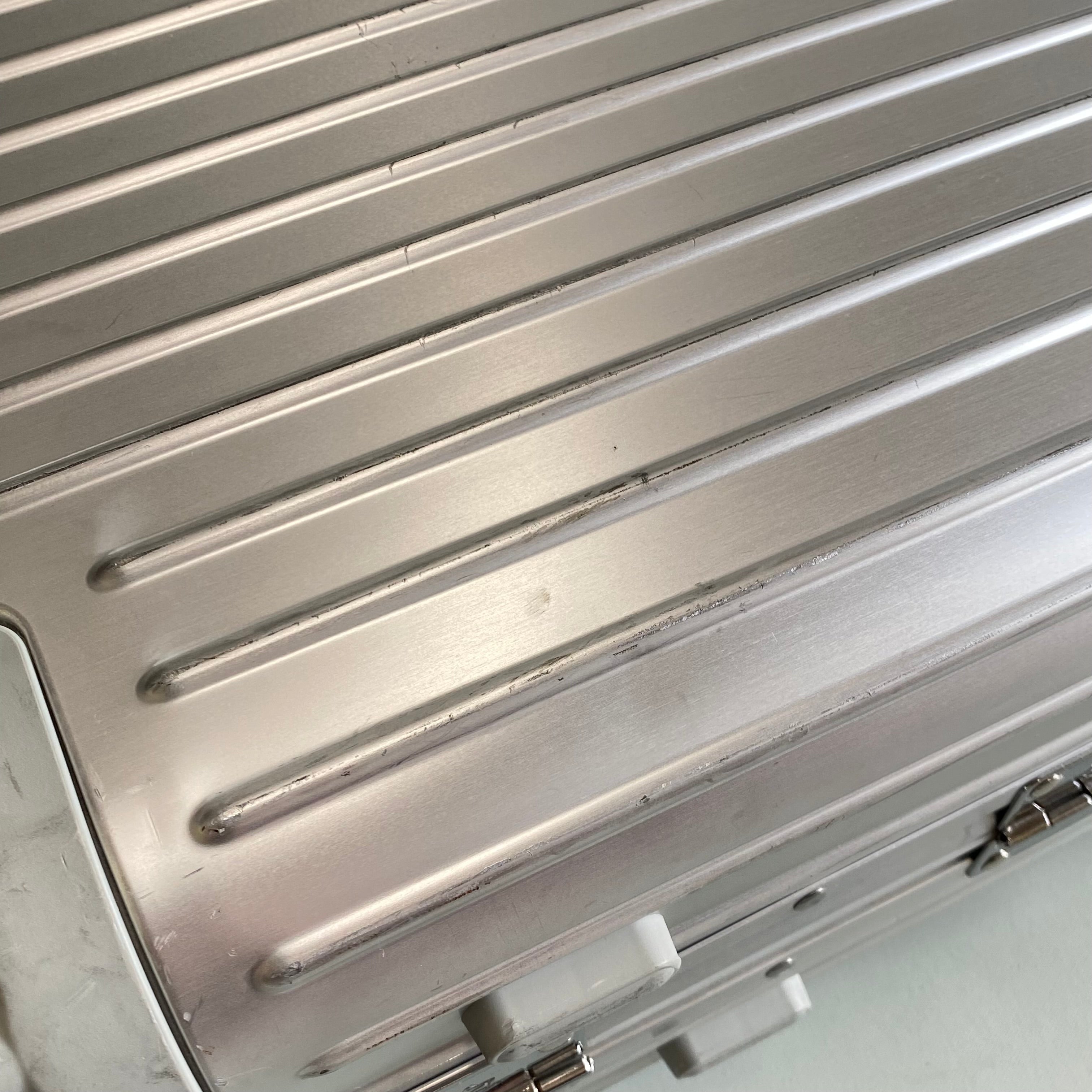 【送料無料】_RIMOWA_（リモワ）_ORIGINAL キャビン S_92552004 アルミニウム_シルバー 31L 4輪 スーツケース_中古品
