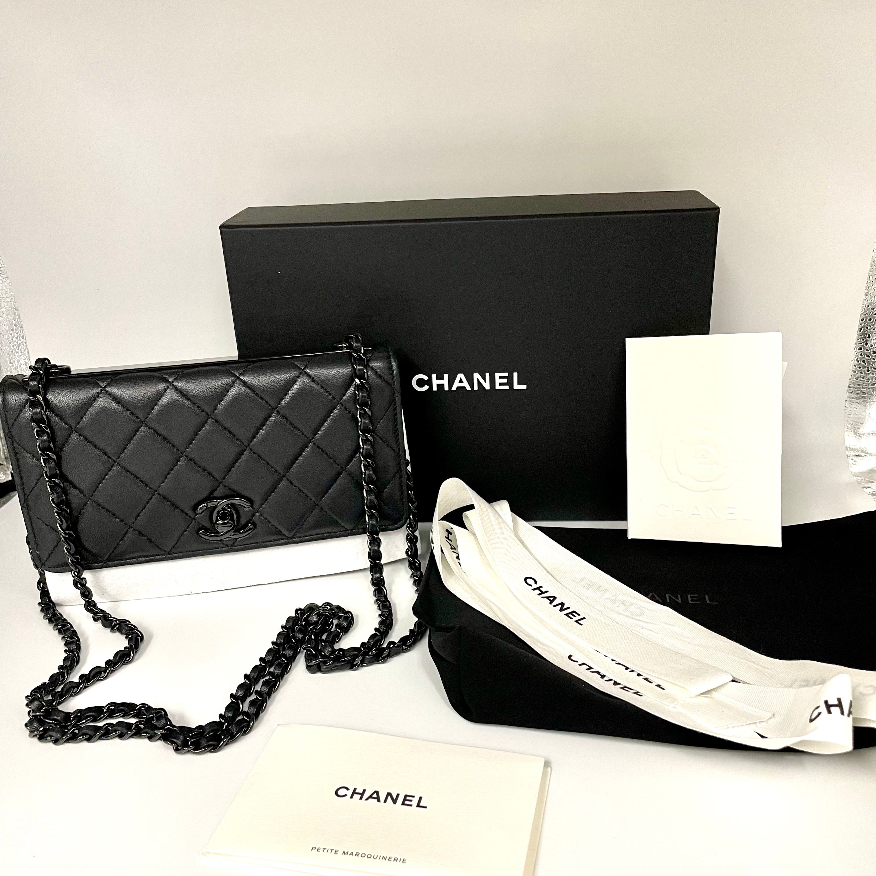 【送料無料】_ CHANEL_（シャネル）_チェーンウォレット _ソーブラック _ラムスキン_ 中古品