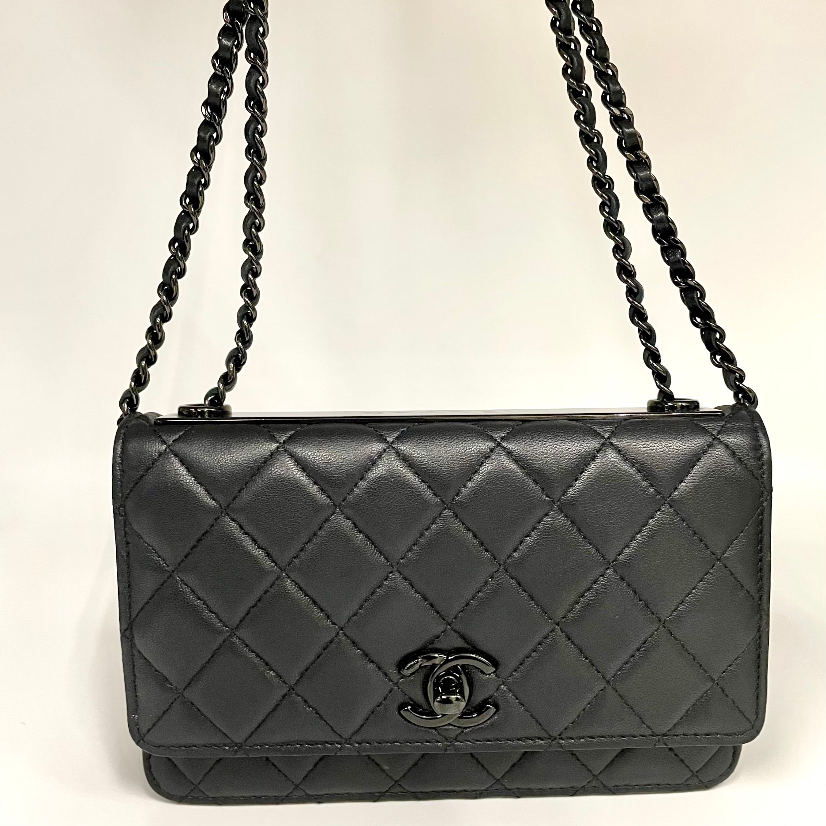 【送料無料】_ CHANEL_（シャネル）_チェーンウォレット _ソーブラック _ラムスキン_ 中古品