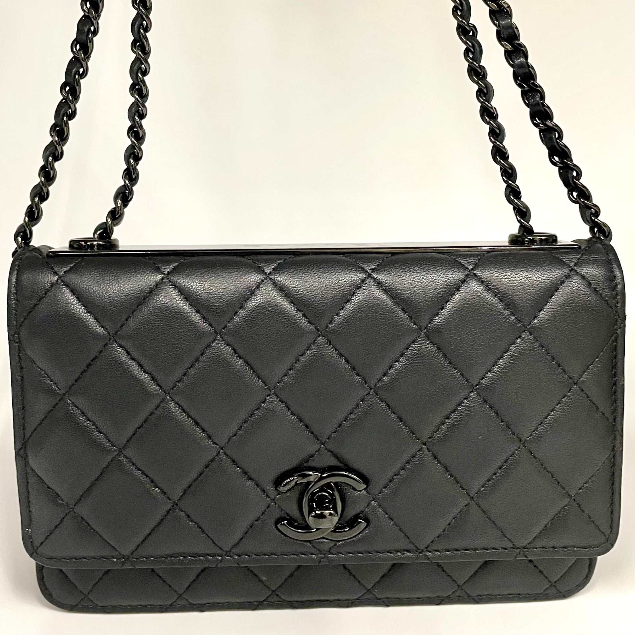 【送料無料】_ CHANEL_（シャネル）_チェーンウォレット _ソーブラック _ラムスキン_ 中古品