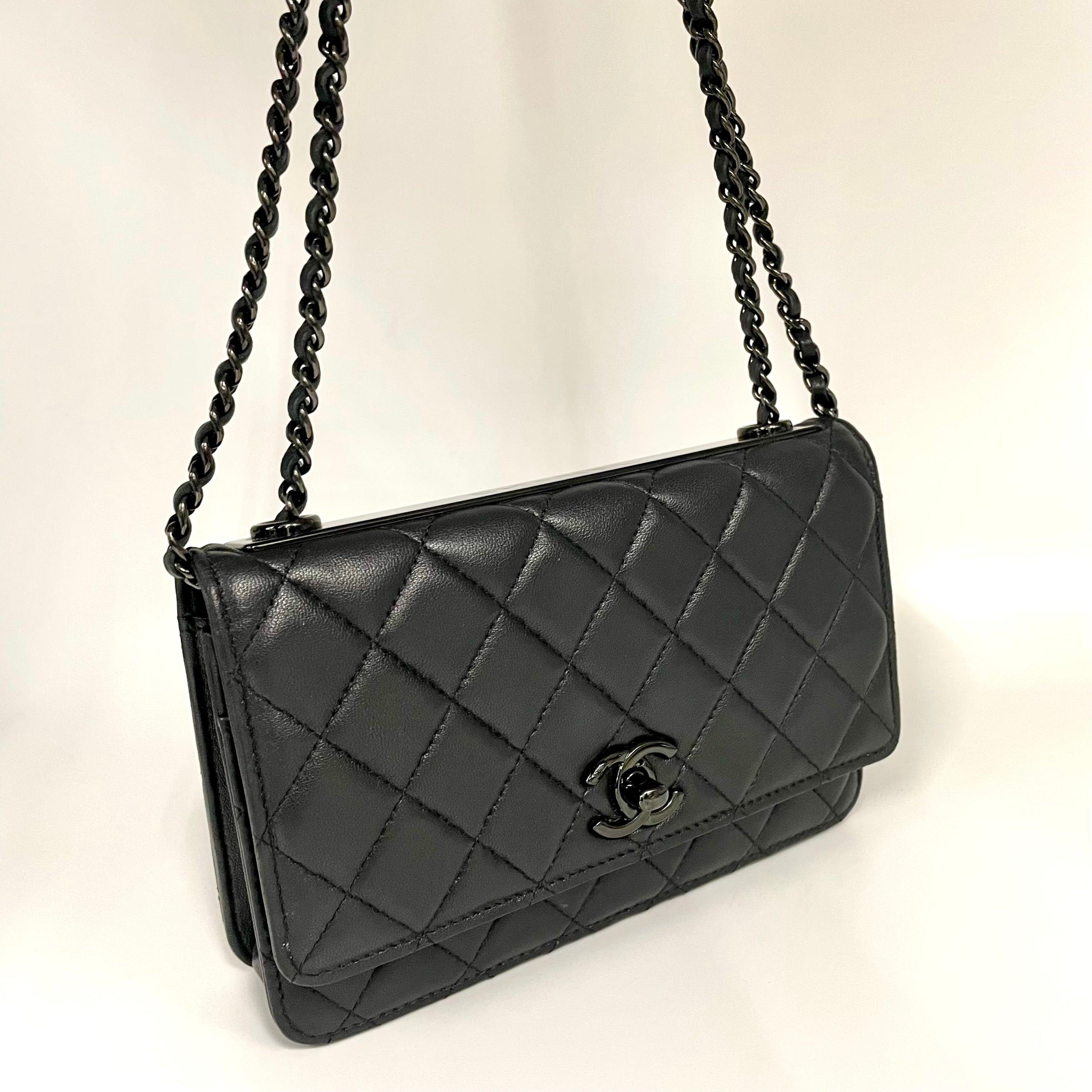 【送料無料】_ CHANEL_（シャネル）_チェーンウォレット _ソーブラック _ラムスキン_ 中古品