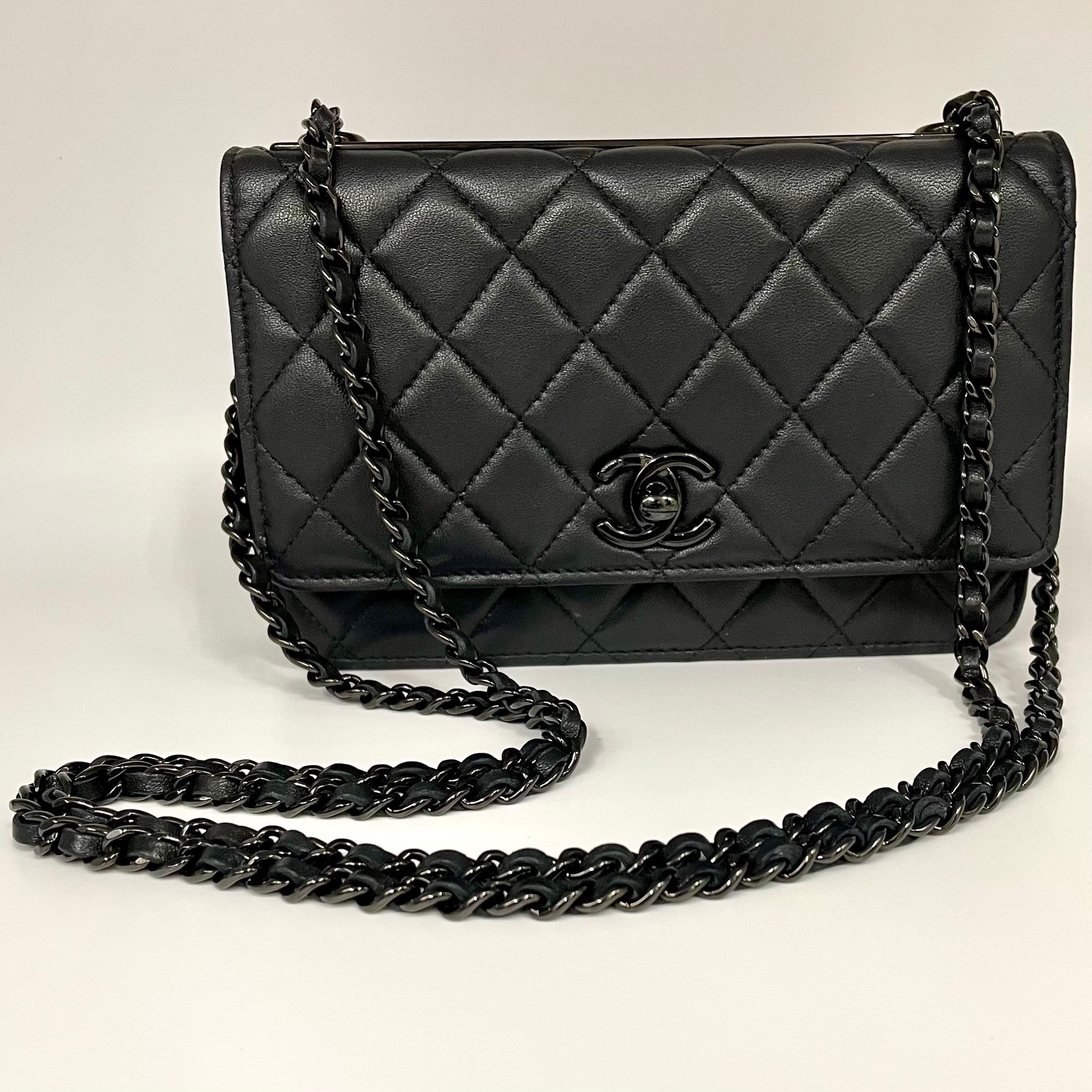 【送料無料】_ CHANEL_（シャネル）_チェーンウォレット _ソーブラック _ラムスキン_ 中古品