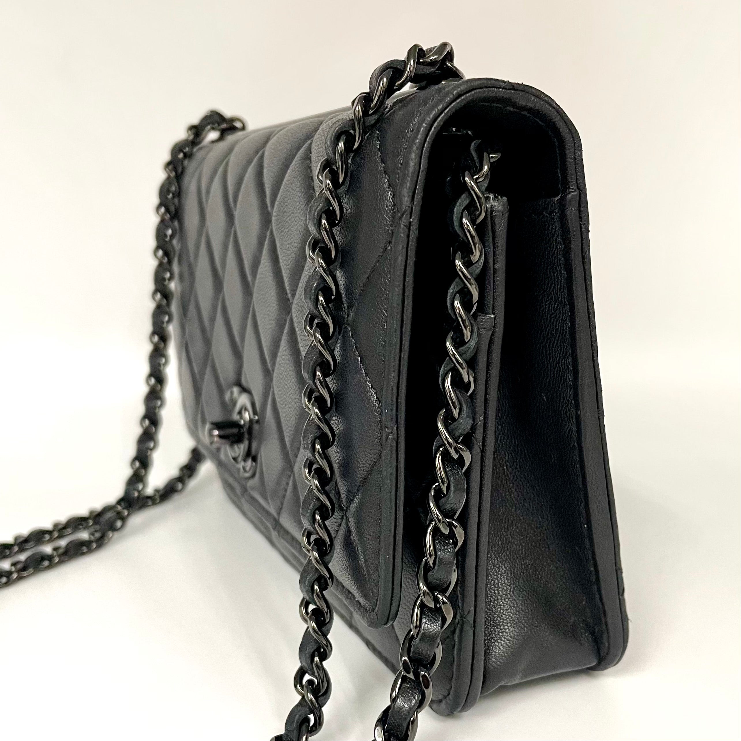 【送料無料】_ CHANEL_（シャネル）_チェーンウォレット _ソーブラック _ラムスキン_ 中古品
