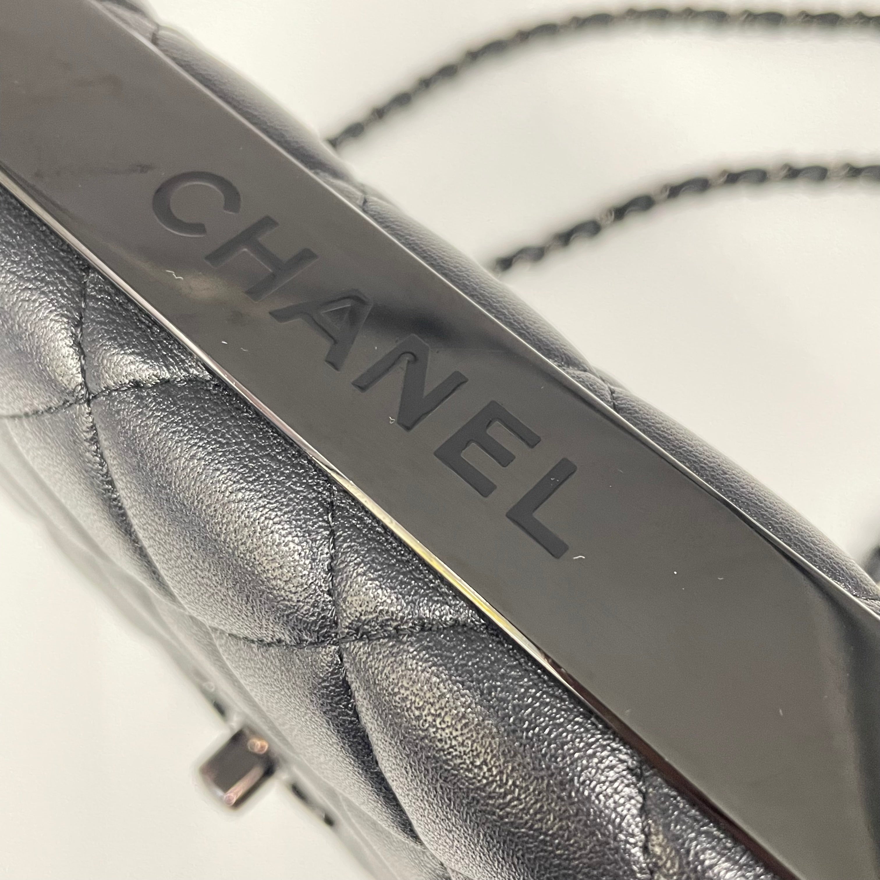 【送料無料】_ CHANEL_（シャネル）_チェーンウォレット _ソーブラック _ラムスキン_ 中古品