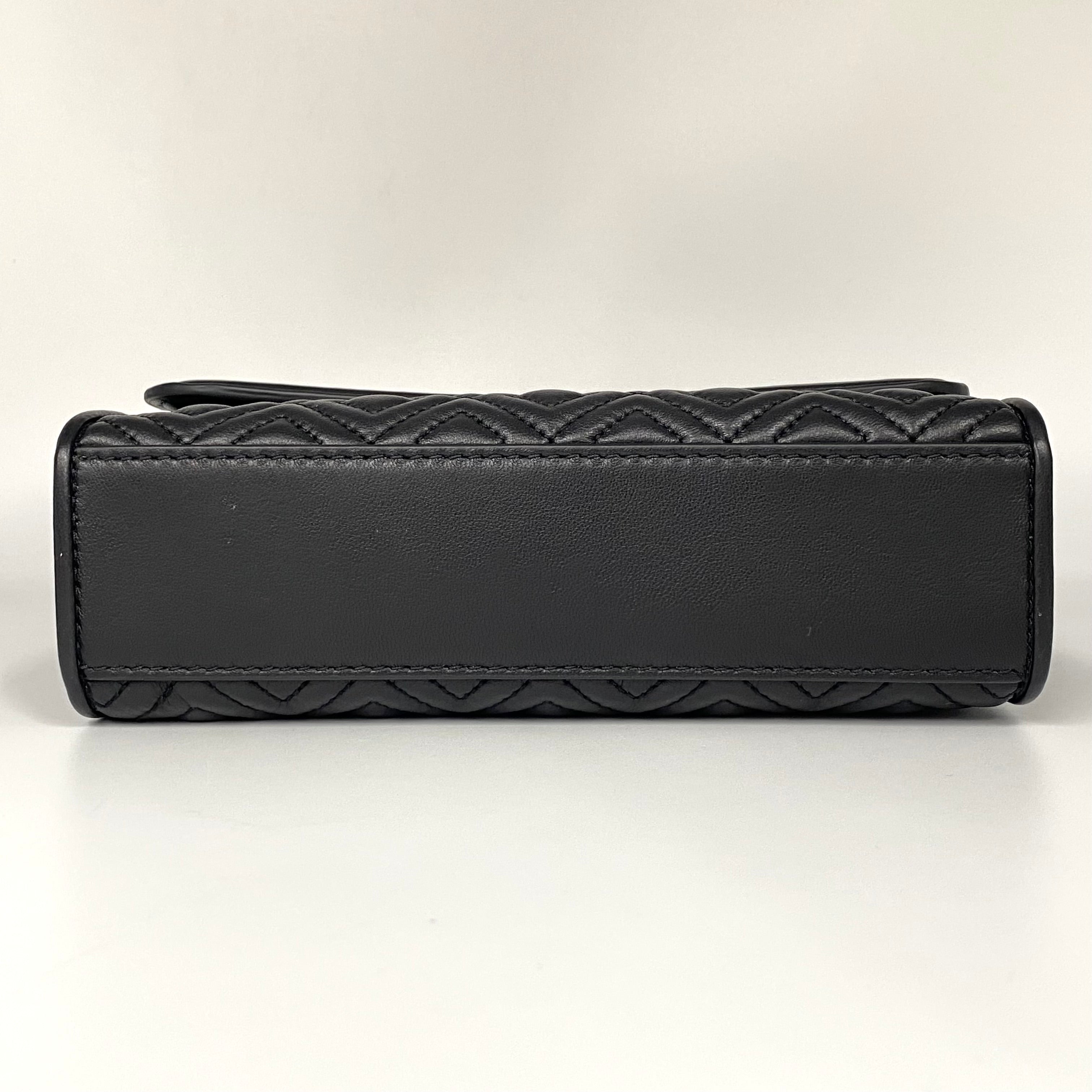 TORY BURCH_（トリーバーチ）_キルティング レザー_ブラック/ゴールド金具_チェーンショルダー_中古品