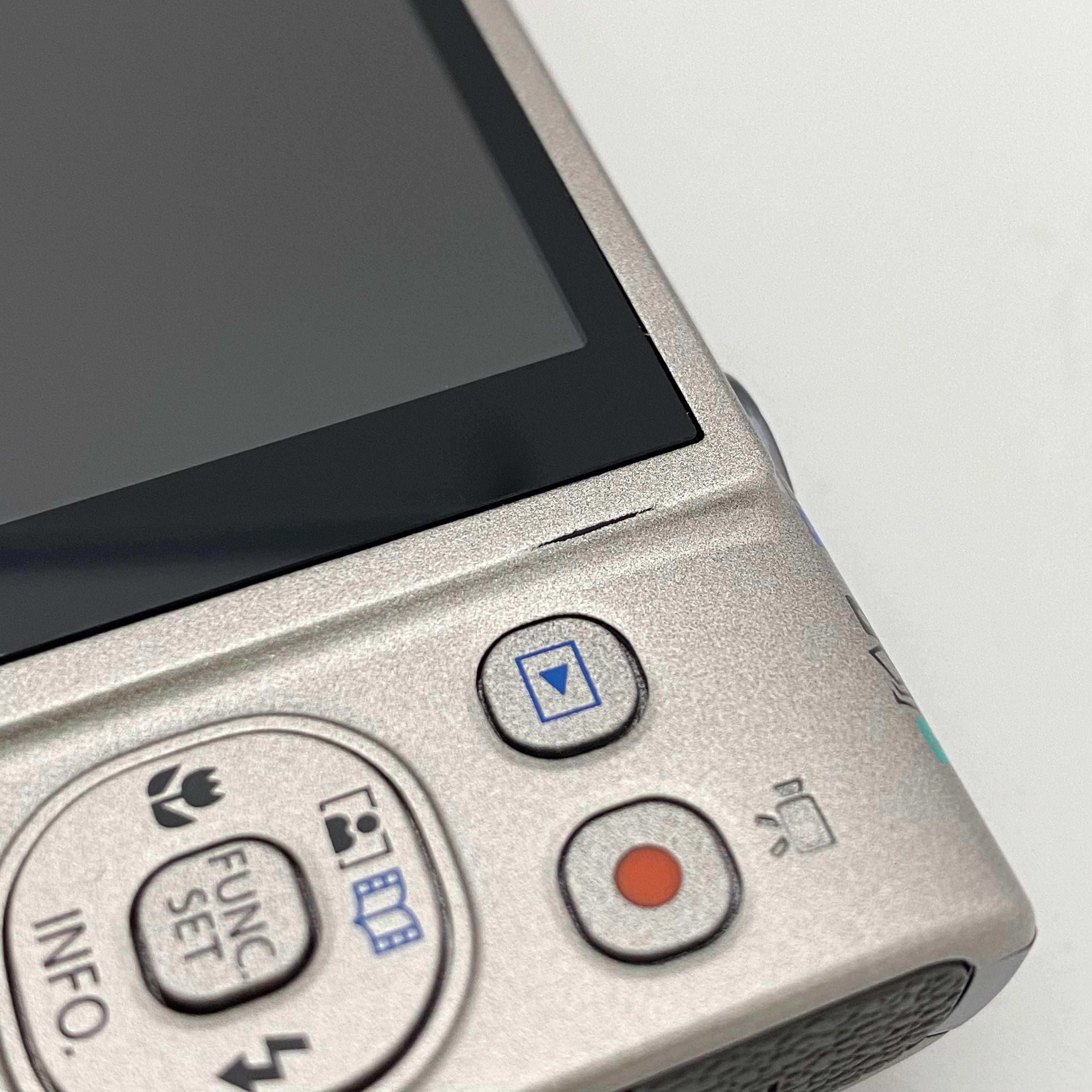 Canon_（キャノン）_デジタルカメラ _IXY650（シルバー）_中古品