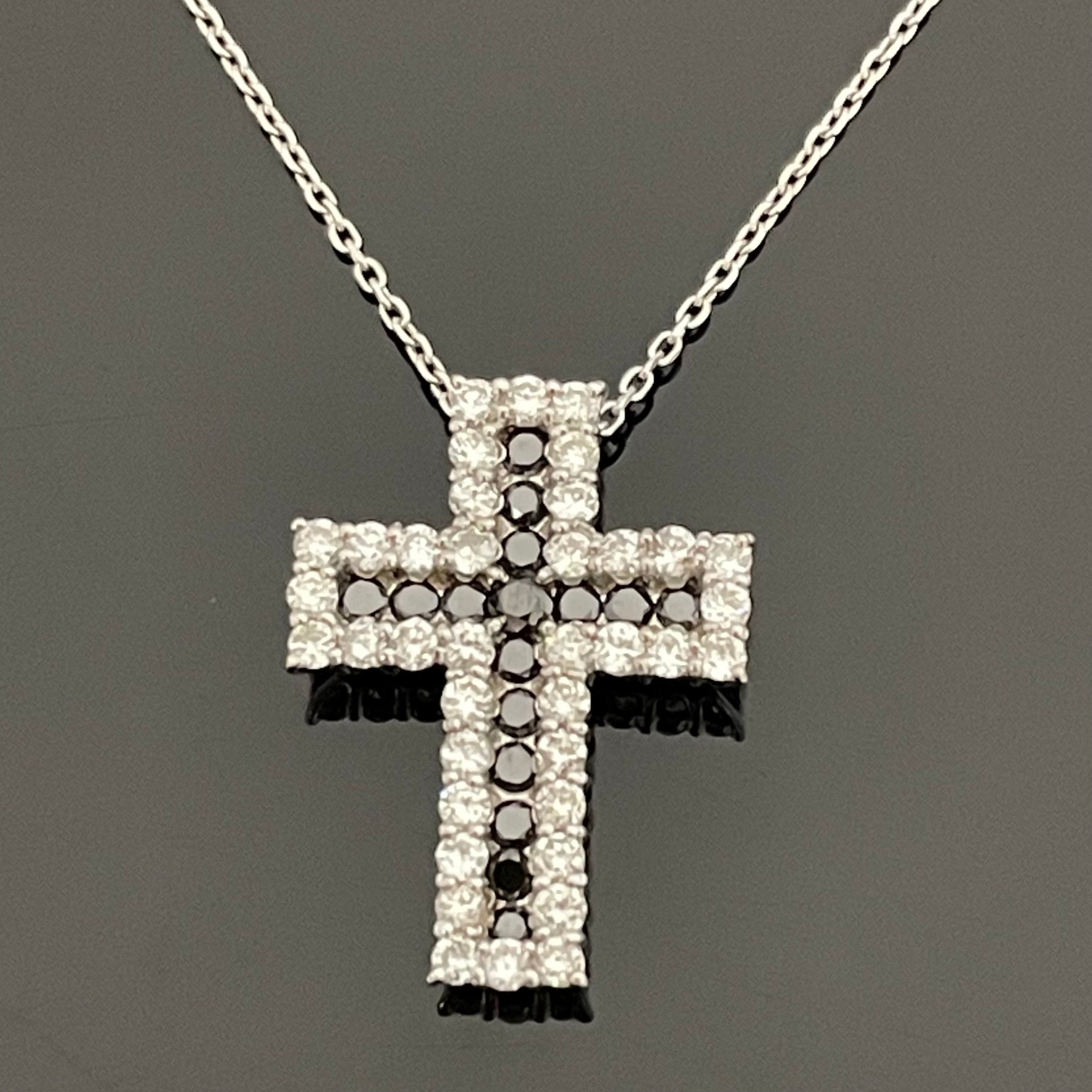 ノンブランド _K18WG _ダイヤモンド _クロスペンダント_ネックレス FD1.0ct／4.4g _中古品