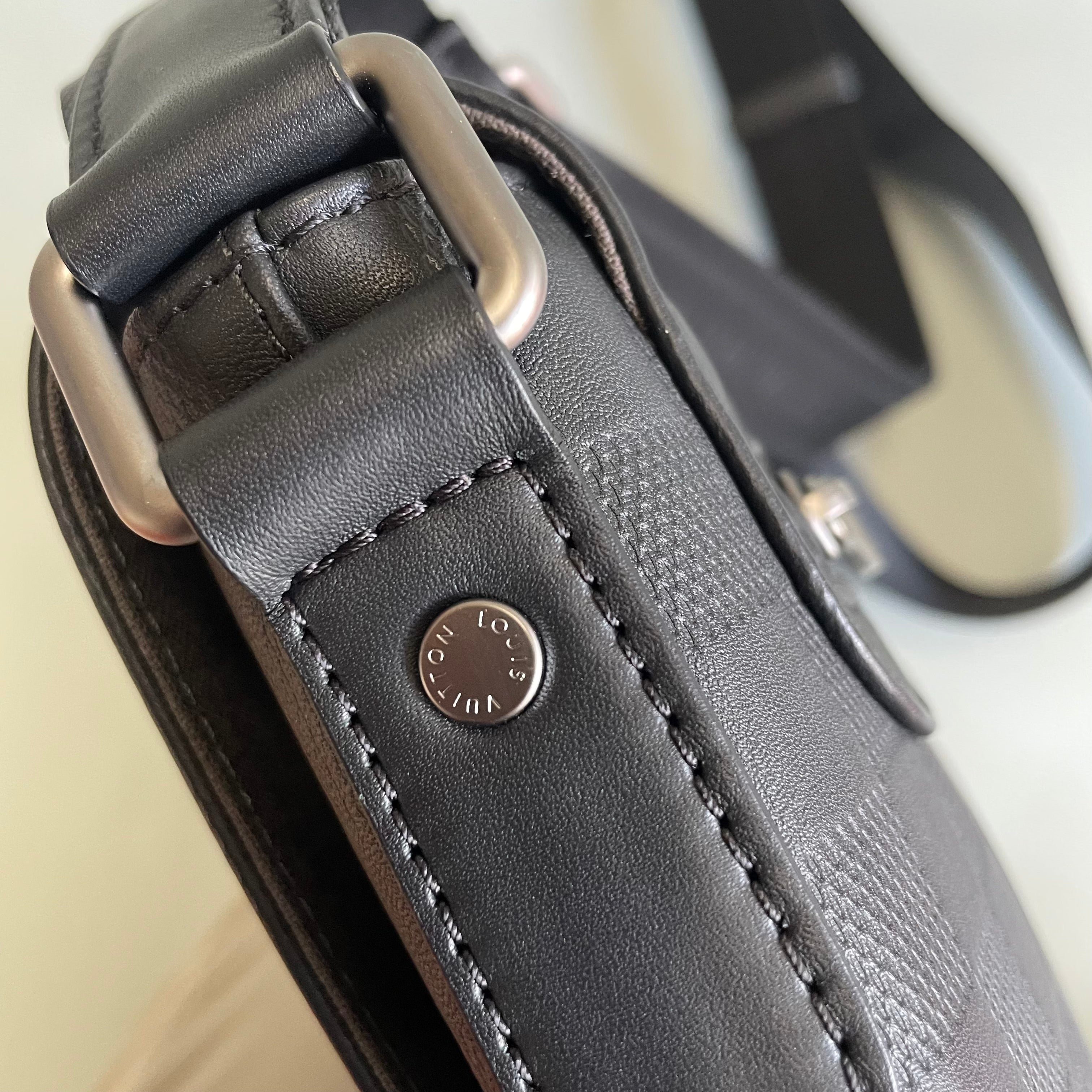 LOUIS  VUITTON_（ルイヴィトン）_ダミエ アンフィニ _ディストリクトPM_メンズショルダーバッグ_N41286_中古品