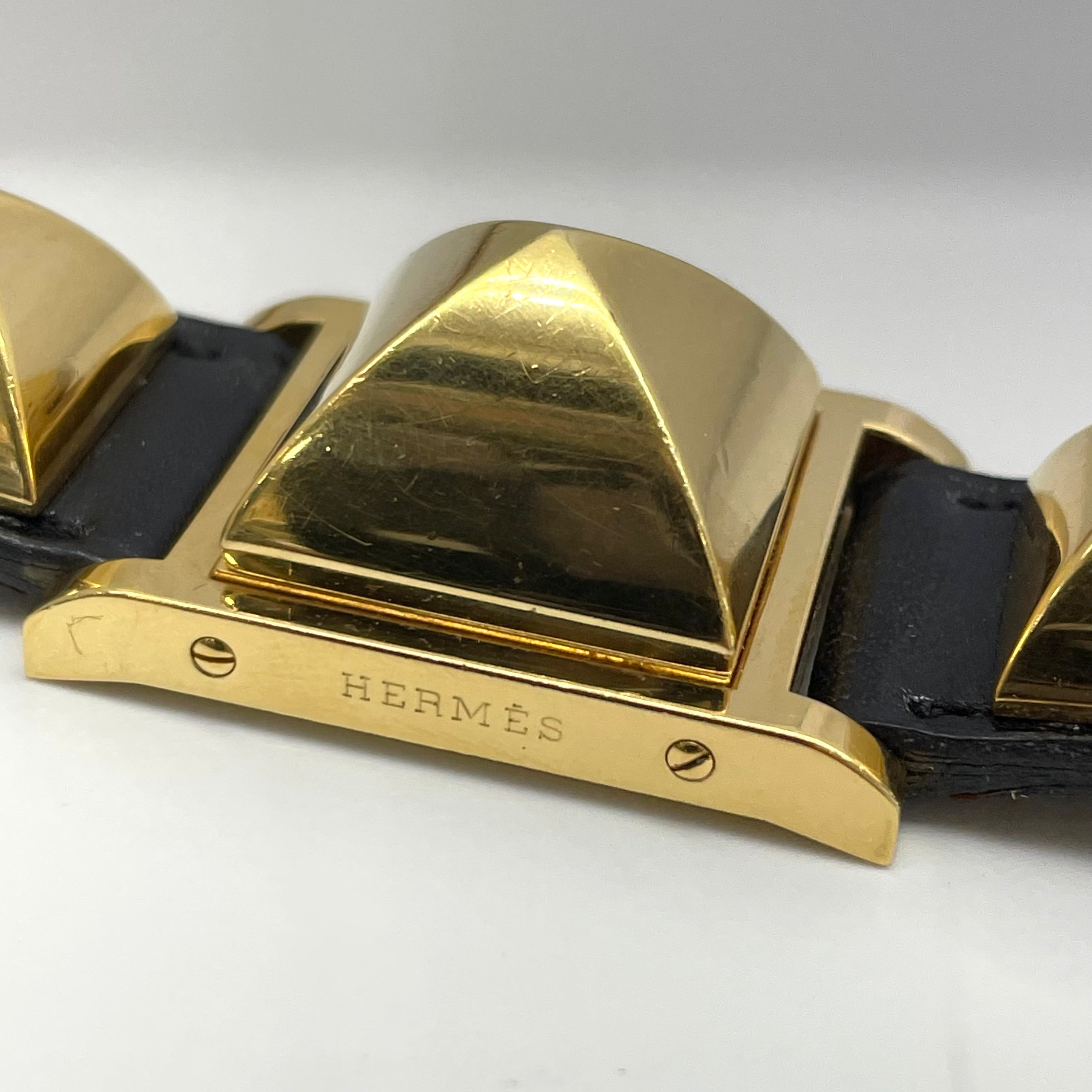 HERMES_（エルメス) _メドール _レディス腕時計_ゴールド/白文字盤 _黒レザーベルト_中古品