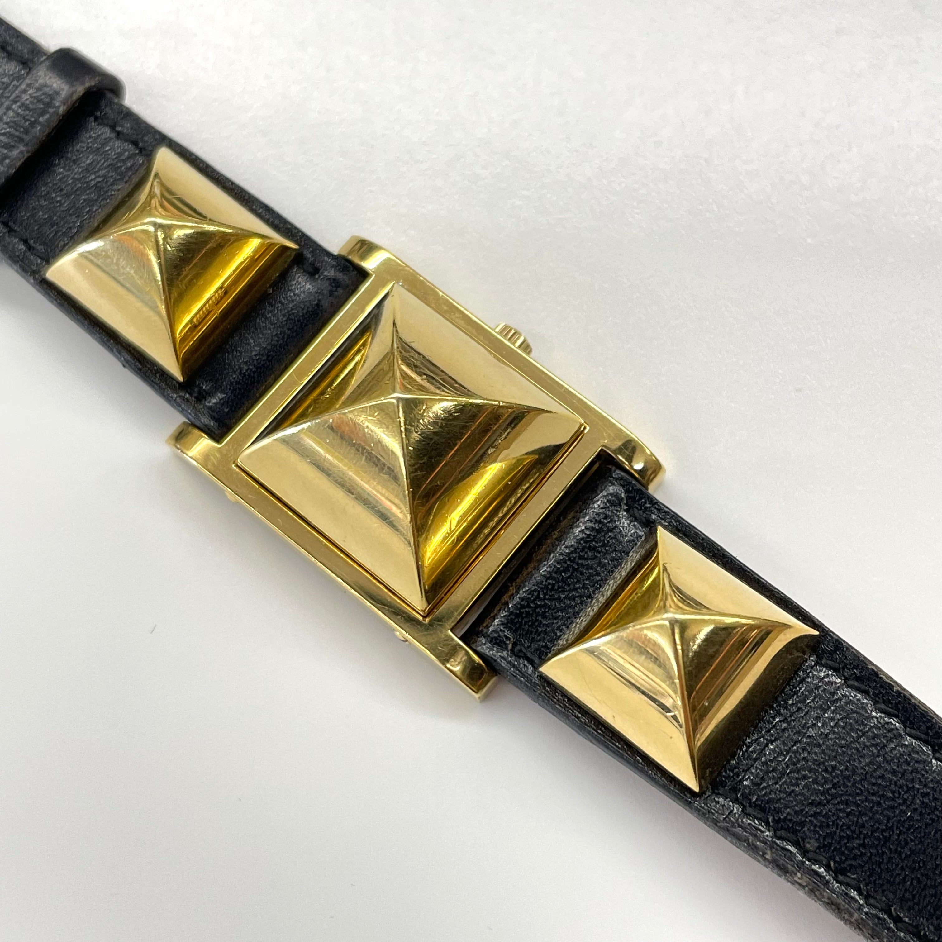 HERMES_（エルメス) _メドール _レディス腕時計_ゴールド/白文字盤 _黒レザーベルト_中古品