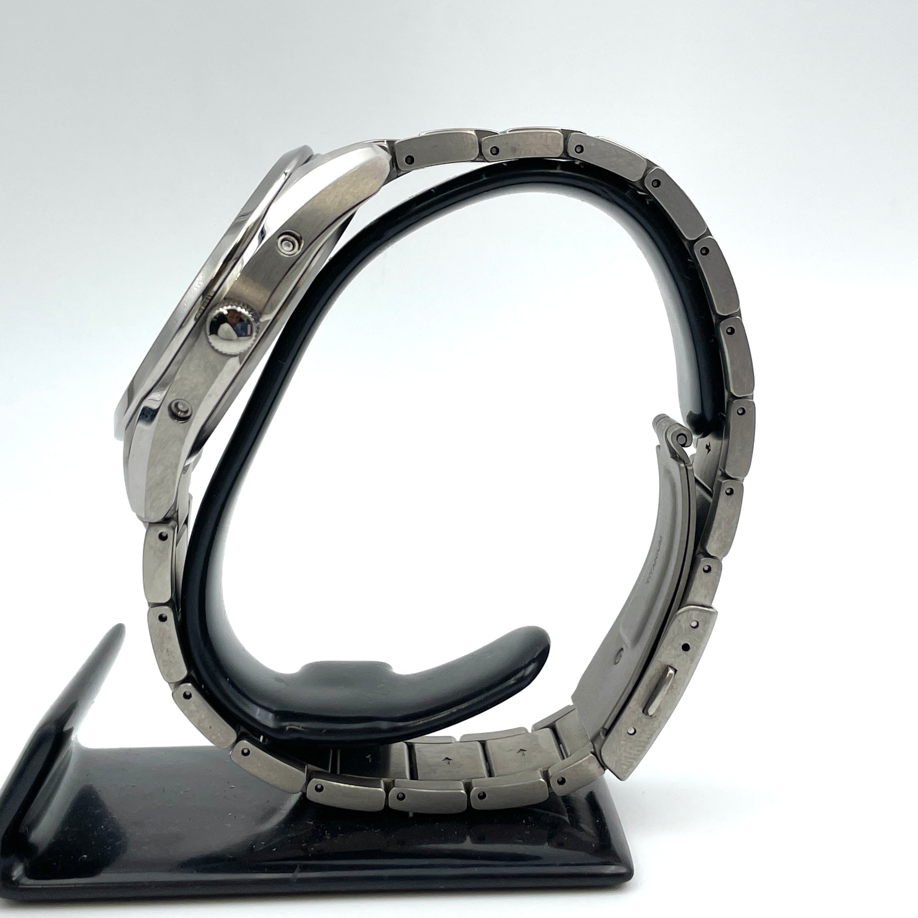 CITIZEN_(シチズン)_Eco-Drive CB0261-53E_電波ソーラー 黒文字盤_中古品