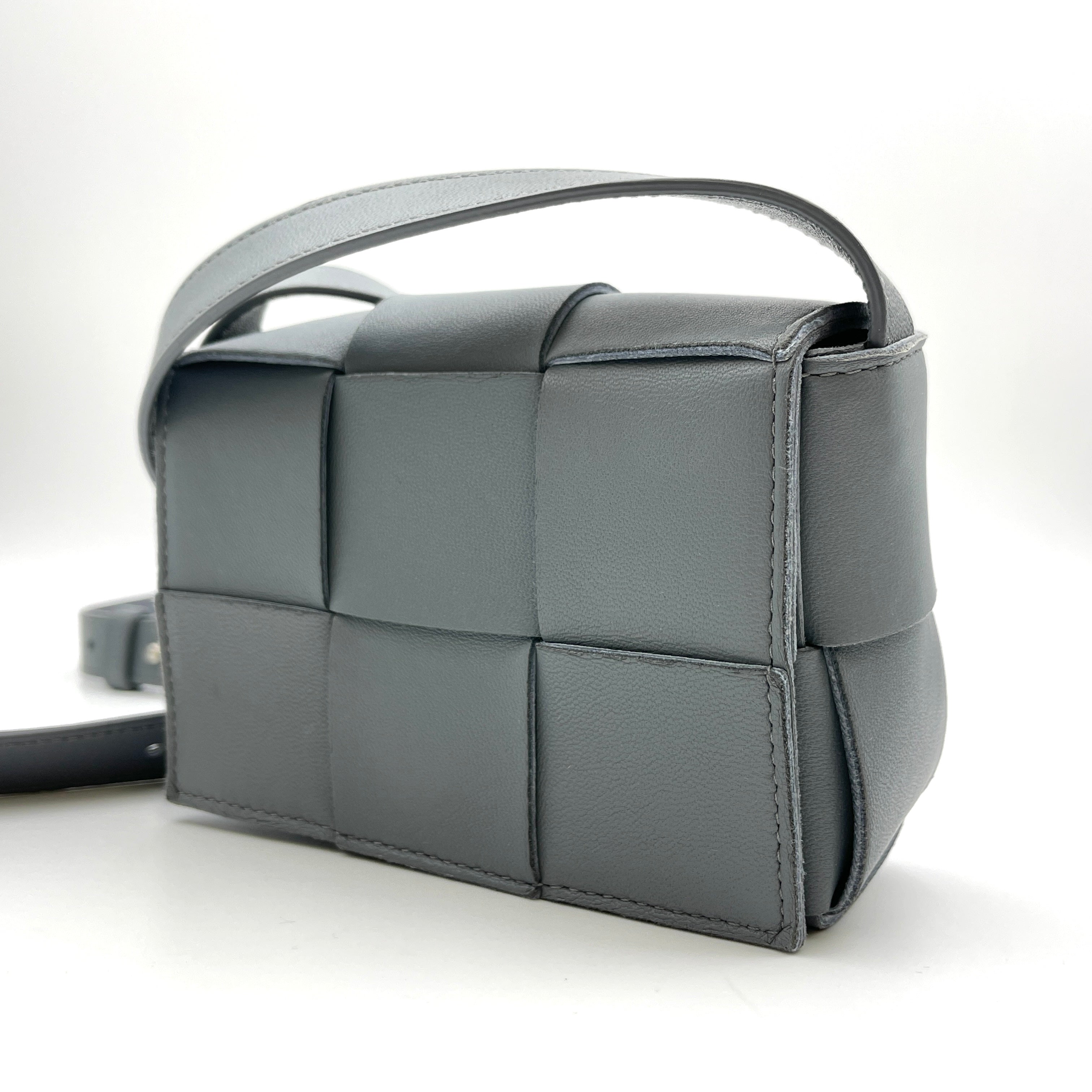 BOTTEGA VENETA_（ボッテガ ヴェネタ）_マキシイントレチャート_カセット キャンディ_ショルダーバッグ グレー_中古品