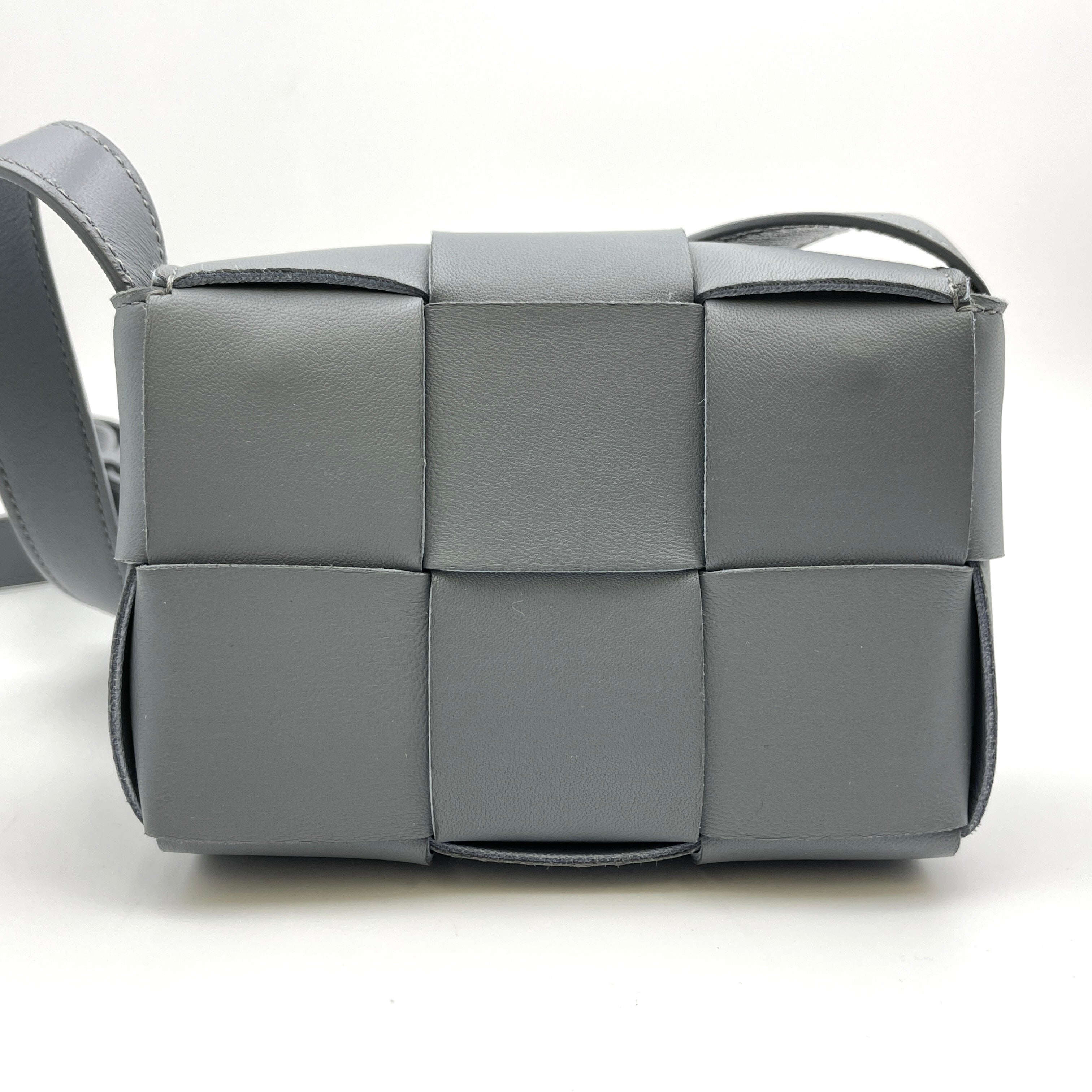 BOTTEGA VENETA_（ボッテガ ヴェネタ）_マキシイントレチャート_カセット キャンディ_ショルダーバッグ グレー_中古品