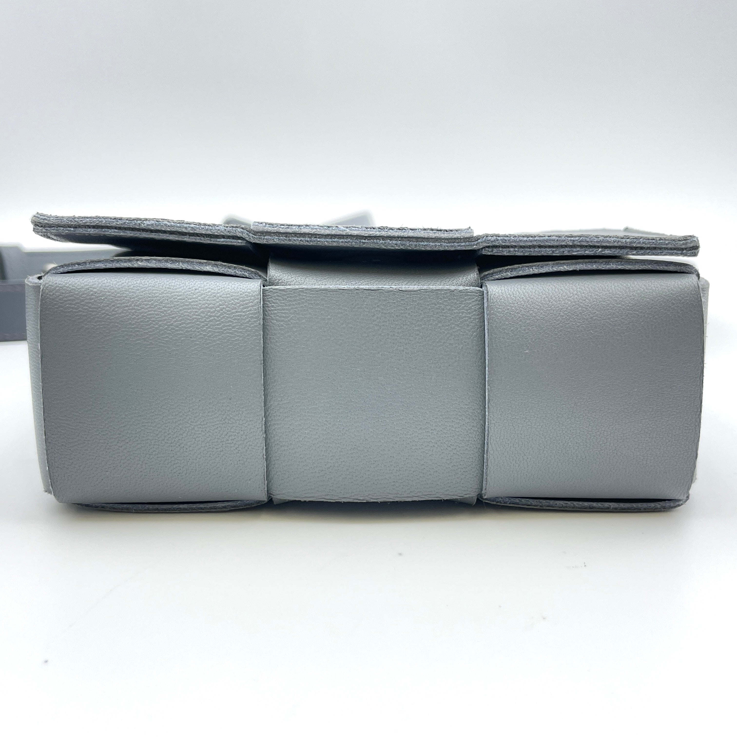 BOTTEGA VENETA_（ボッテガ ヴェネタ）_マキシイントレチャート_カセット キャンディ_ショルダーバッグ グレー_中古品