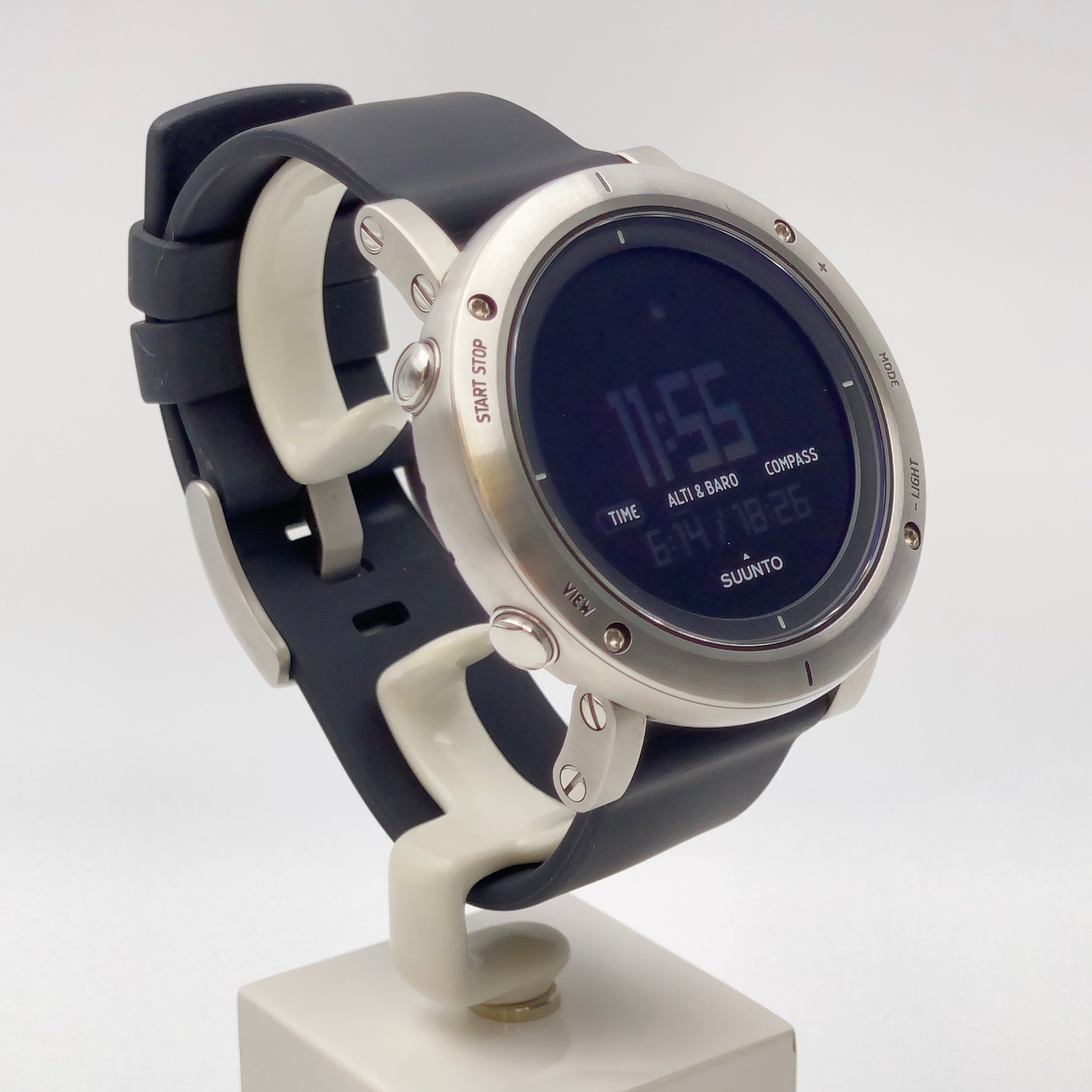 【送料無料】_ SUUNTO_（スント）_CORE Brushed Steel _SS020339000_中古品