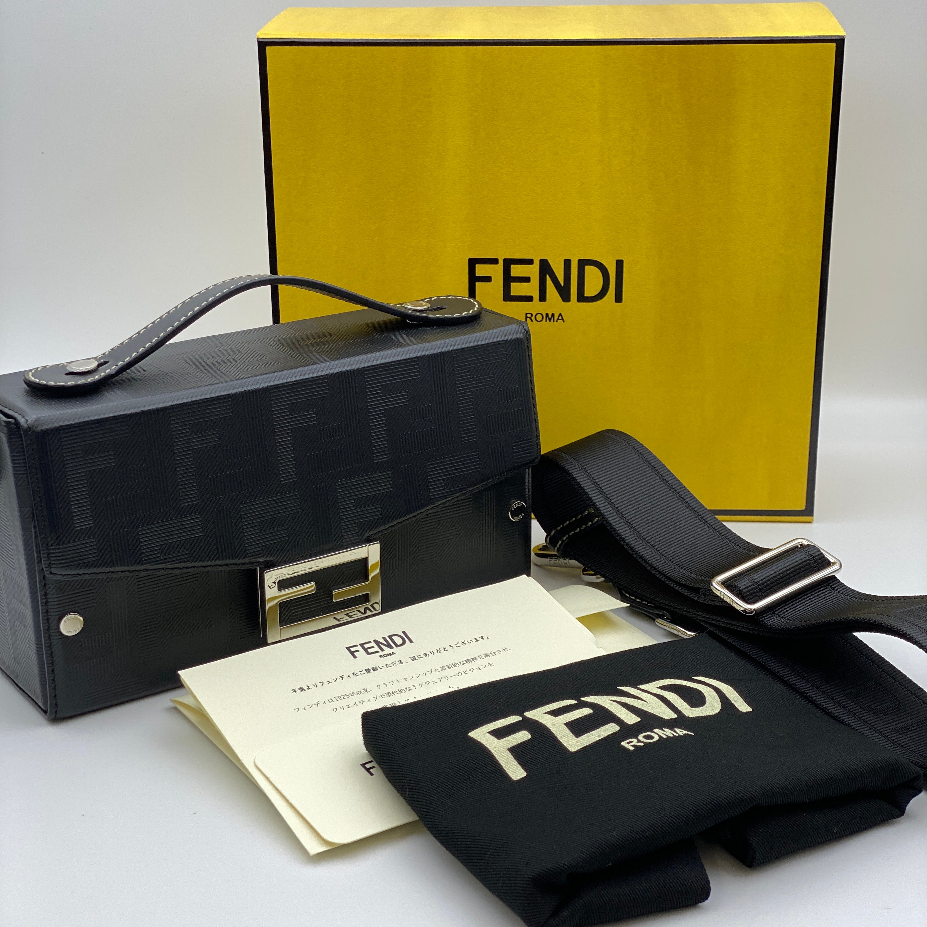 【送料無料】_ FENDI _（フェンディ）_バゲット ソフトトランク _ブラックレザー バッグ_中古品