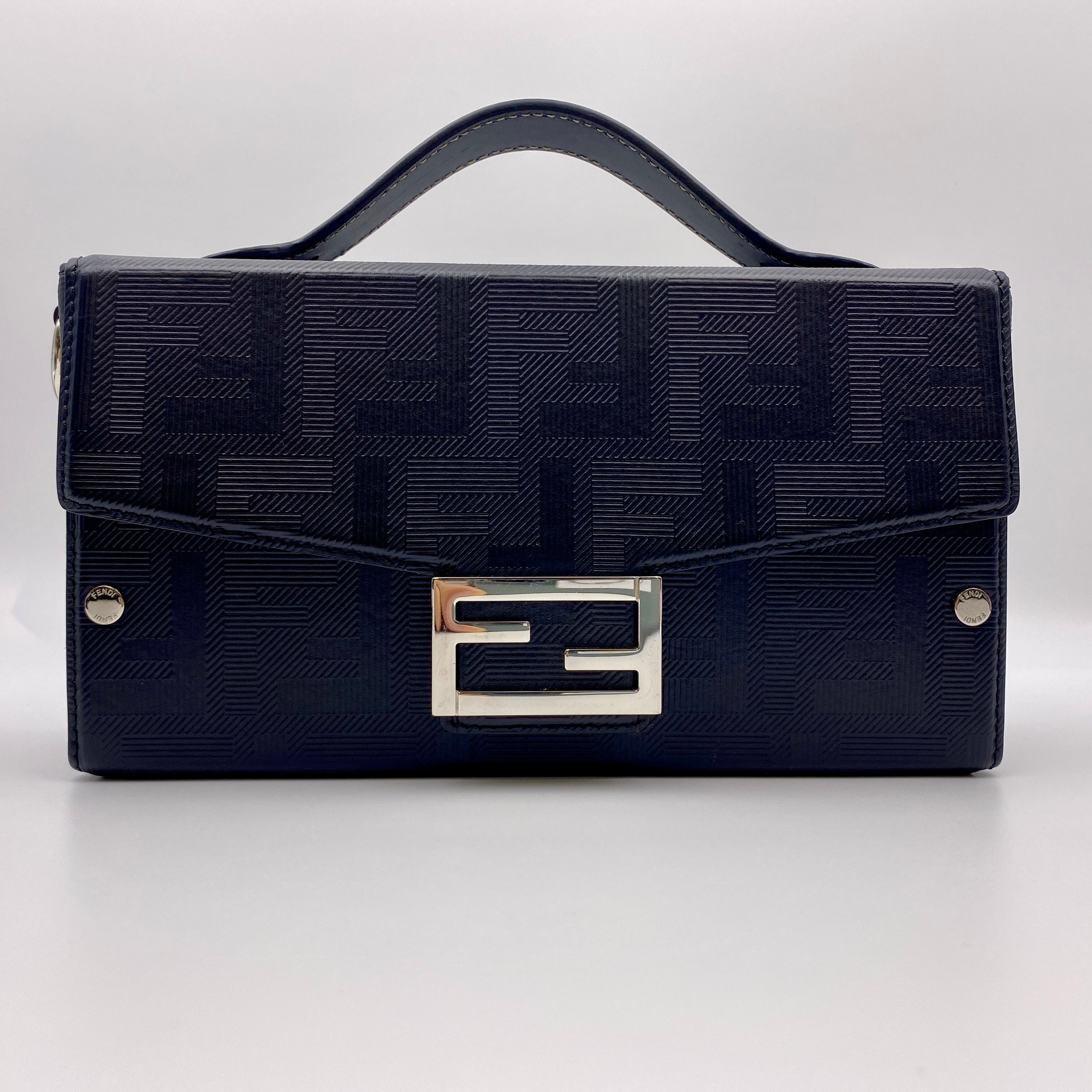 【送料無料】_ FENDI _（フェンディ）_バゲット ソフトトランク _ブラックレザー バッグ_中古品