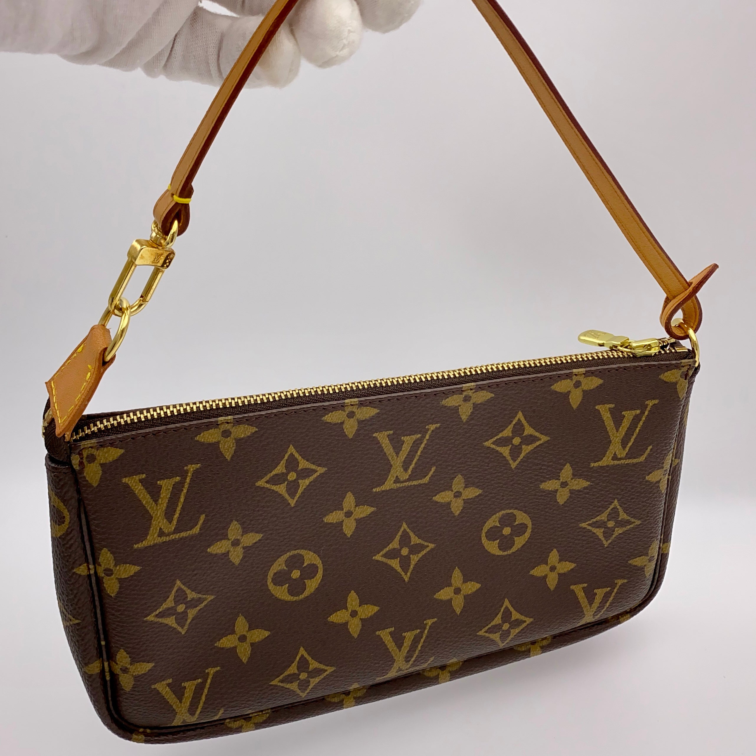 送料無料】 LOUIS VUITTON（ルイビトン）モノグラム ポシェット・アクセソワールM51980中古品