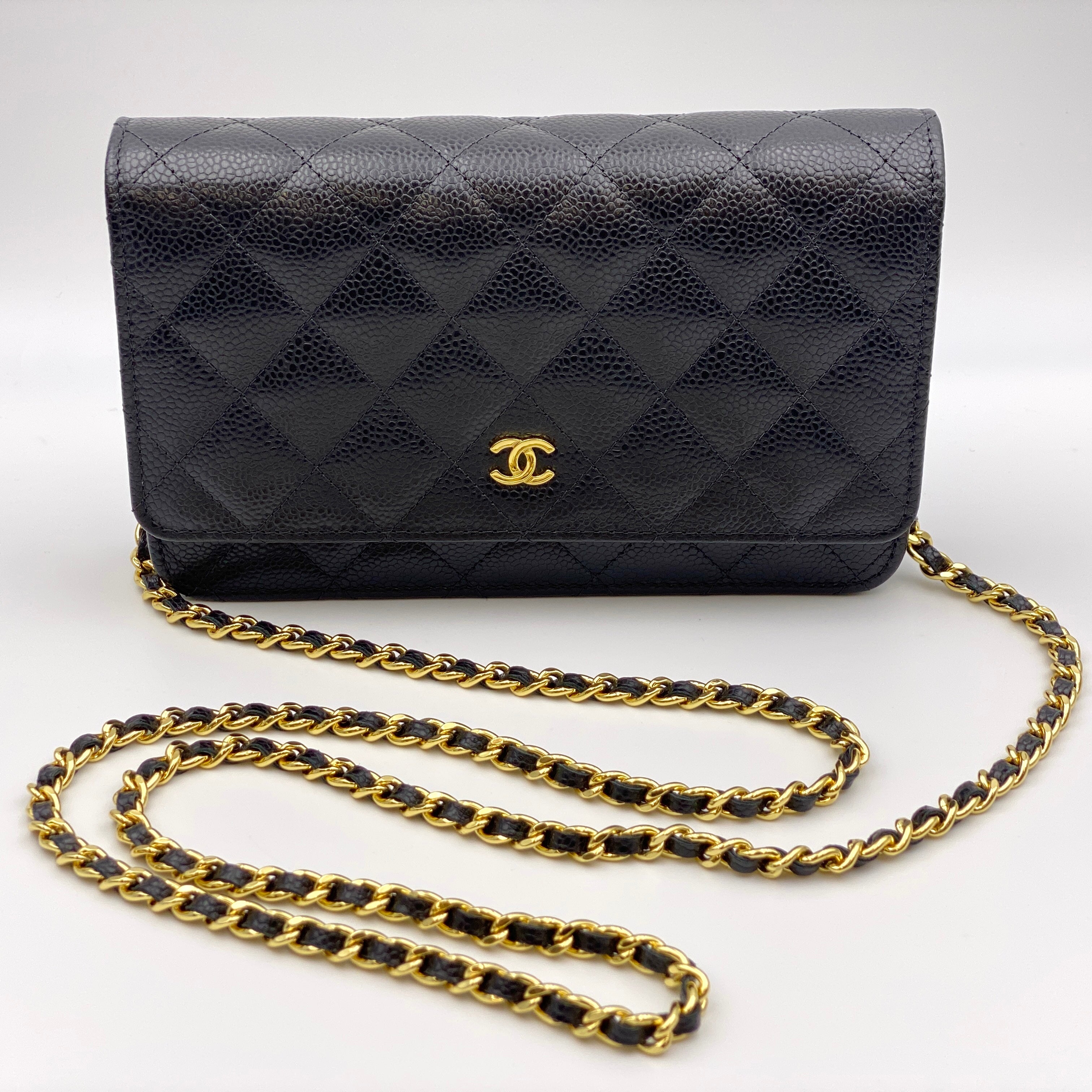 【送料無料】_ CHANEL_（シャネル）_クラッシックチェーンウォレット _マトラッセ／キャビアスキン _中古品