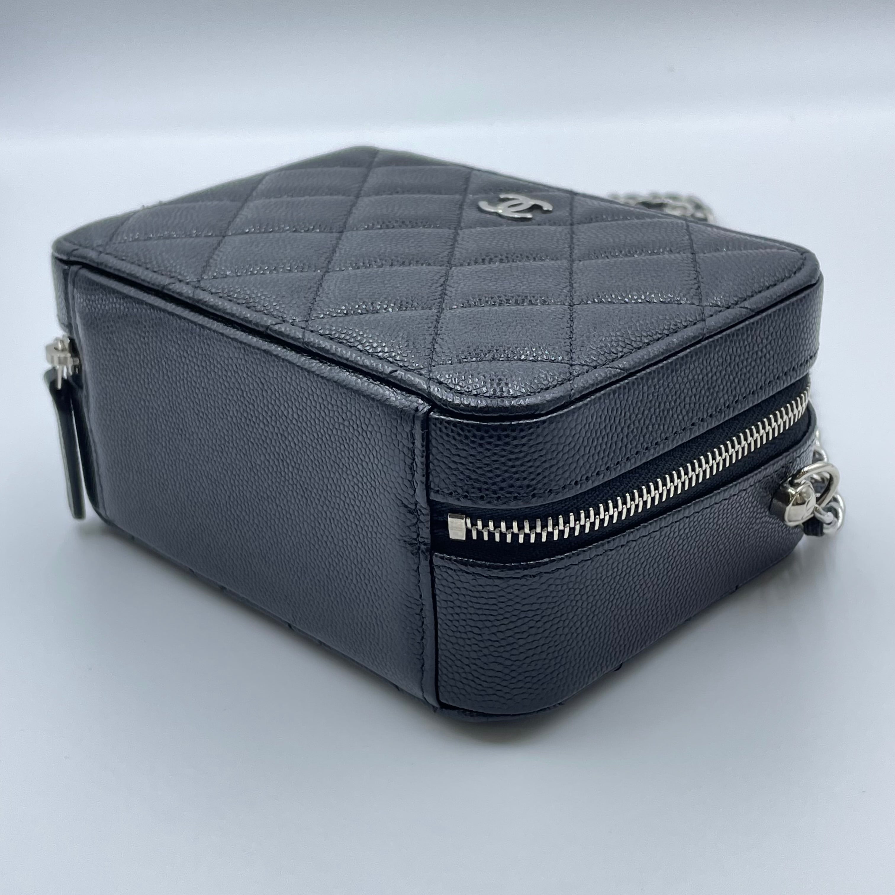 送料無料】CHANEL（シャネル）ミニマトラッセ チェーンショルダーバッグ AP2426 キャビアスキン カメラバッグ 中古品