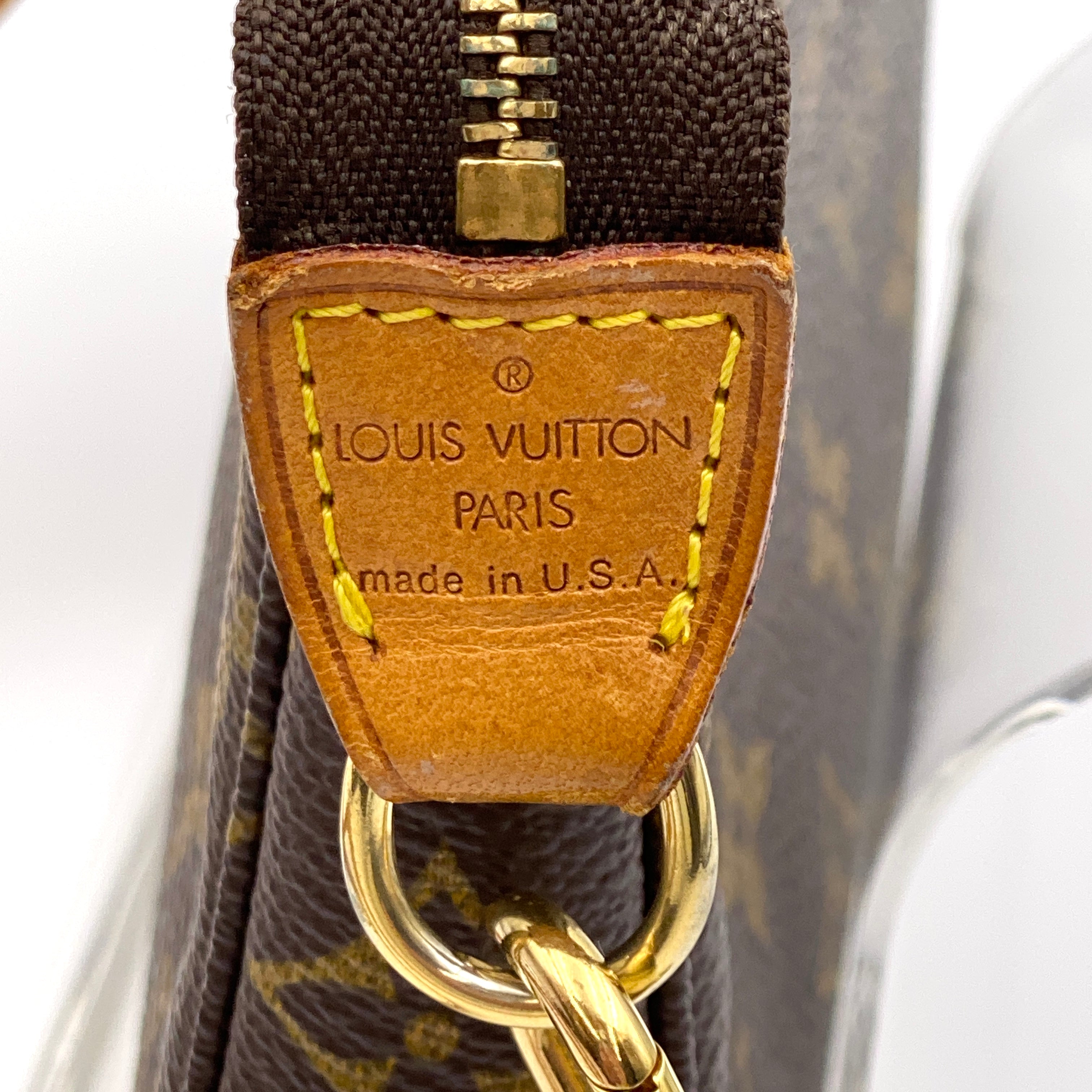 【送料無料】_ LOUIS  VUITTON_（ルイヴィトン）_ポシェットアクセソワール_ M51980ロングストラップ付_ 中古品