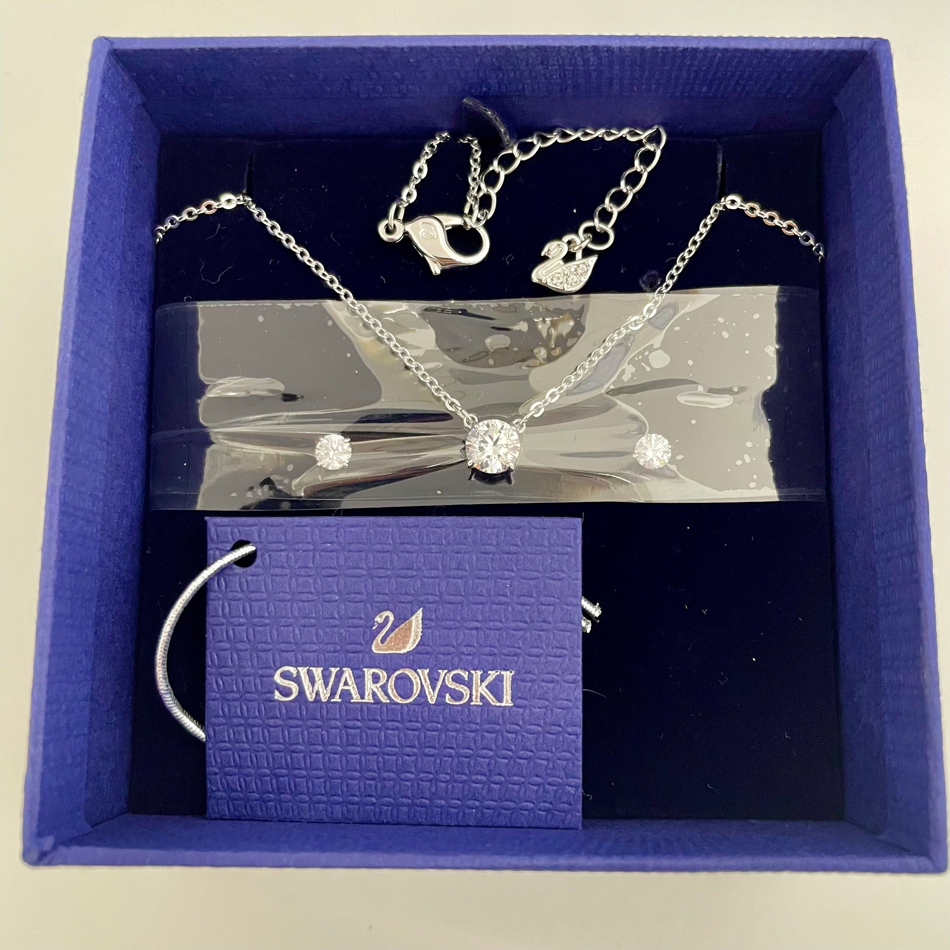 【送料無料】_ SWAROVSKI_（スワロフスキー）_Stilla Attract _ペンダント&ピアスセット_未使用品