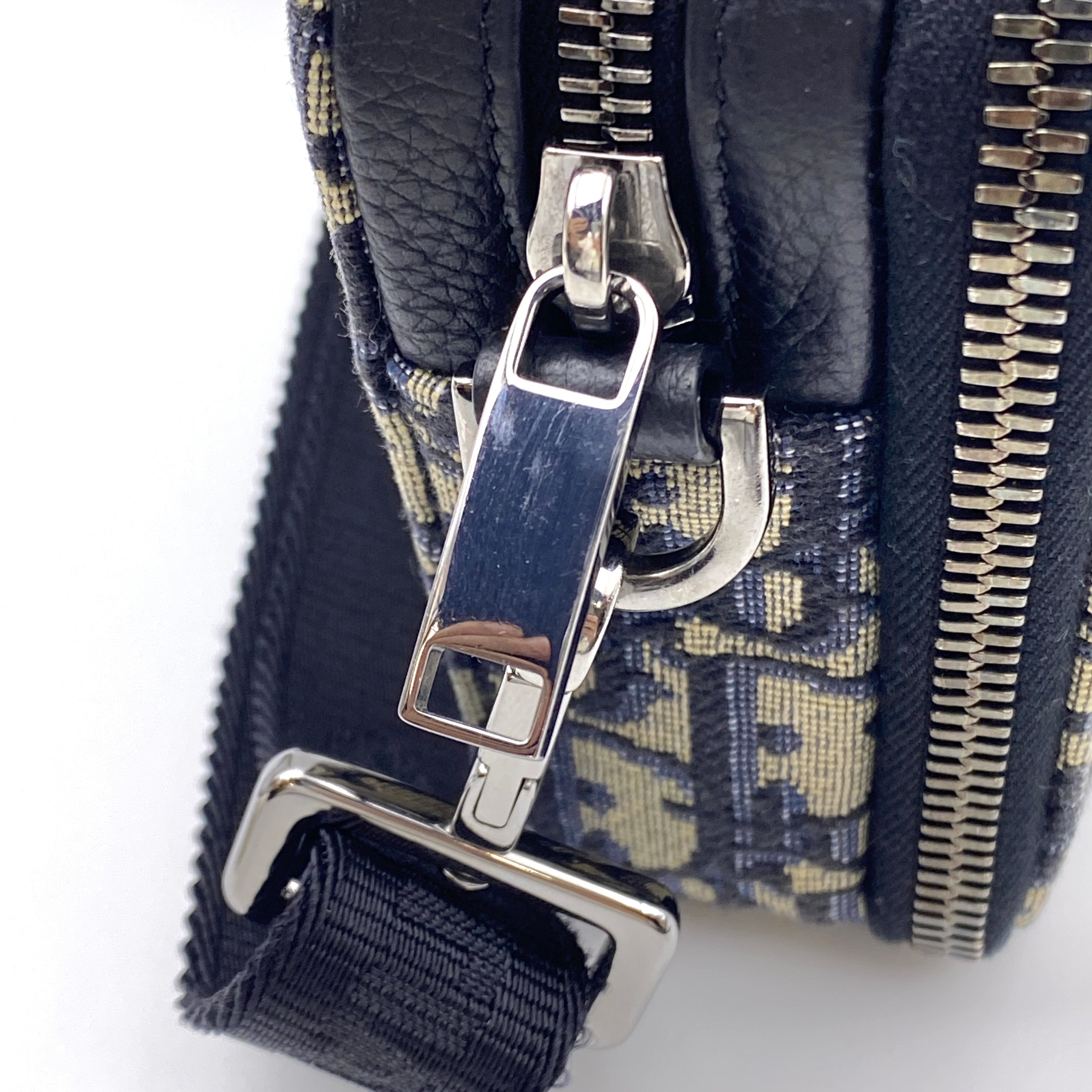 【送料無料】_DIOR_(クリスチャン・ディオール)_オブリーク ジャガード_ストラップ付き ジップポーチ_ショルダーバッグ_中古品