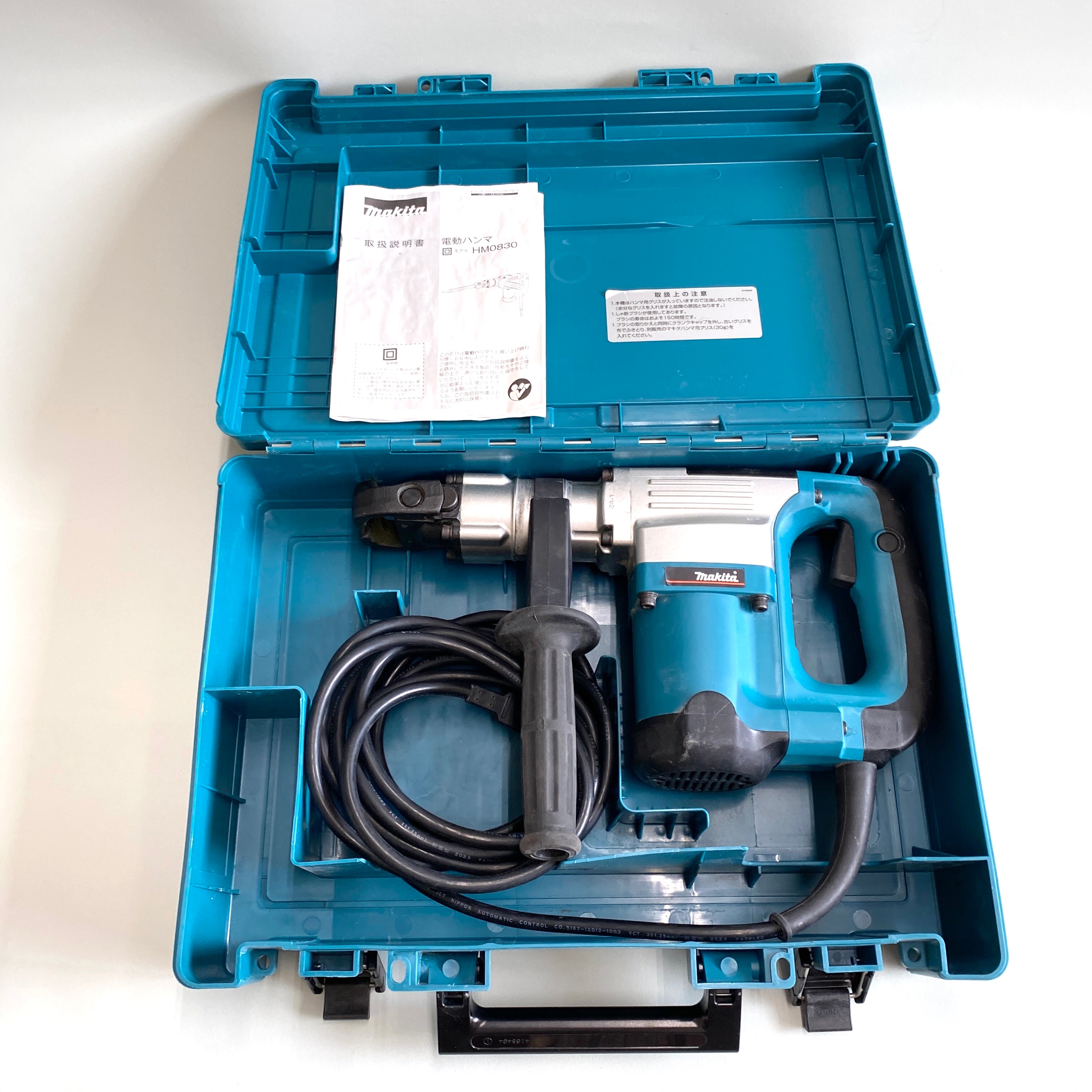 【送料無料】_makita_（マキタ）_電動ハンマ _HM0830ケース付き _中古品